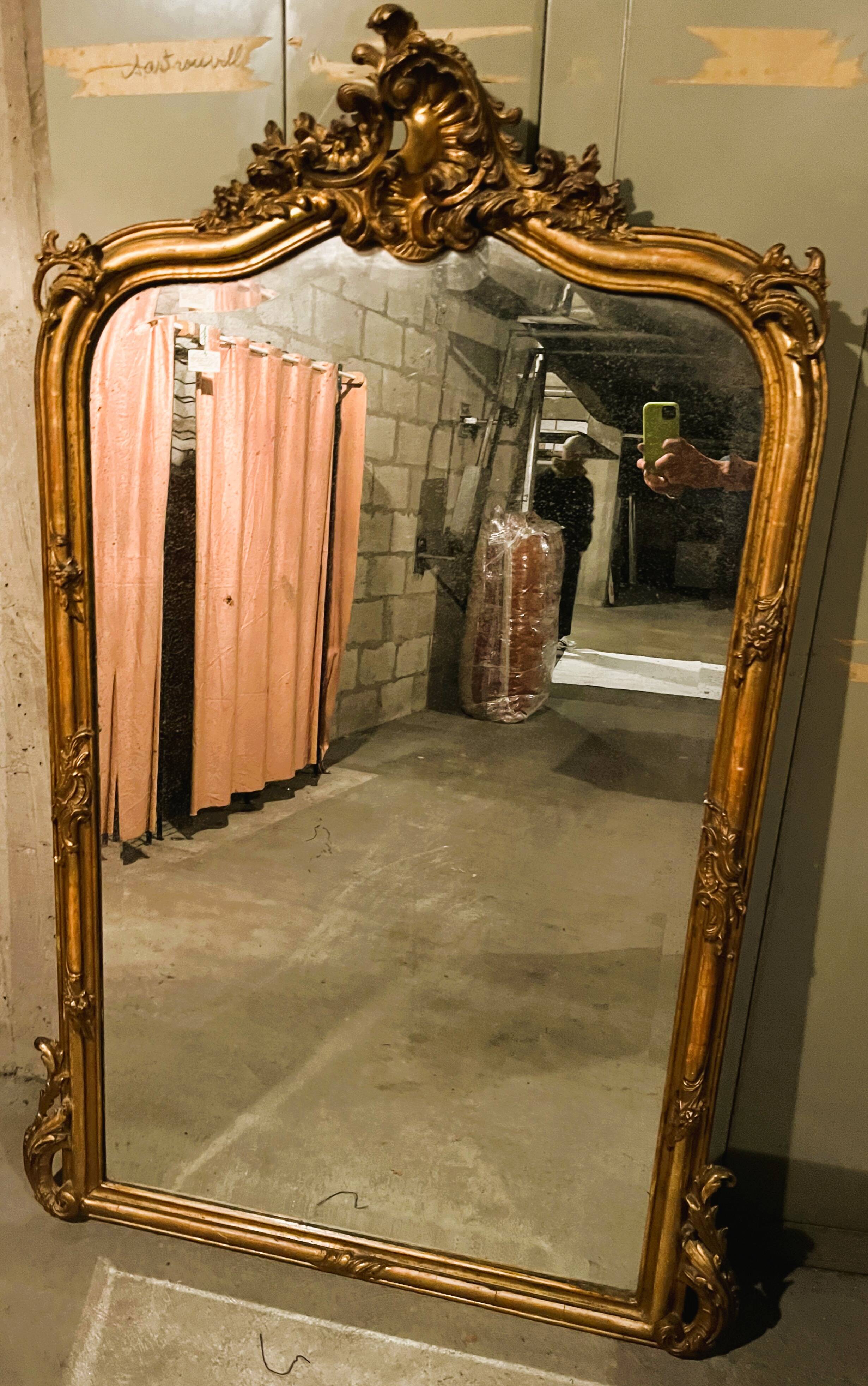 Ancient gilded stucco ice