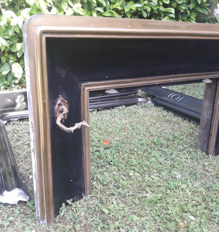 Fireplace XVIII° black marble louis XIV style with narrowed and floor slabs