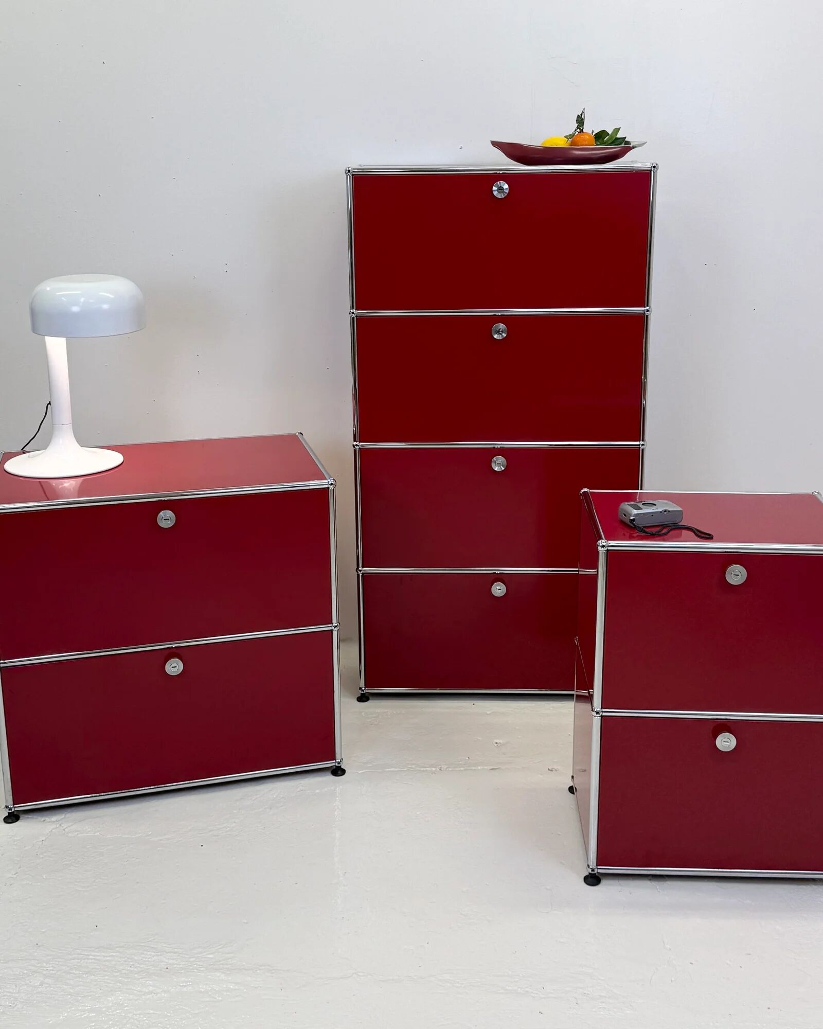 USM Haller "Ruby Red" – storage unit (as new condition)