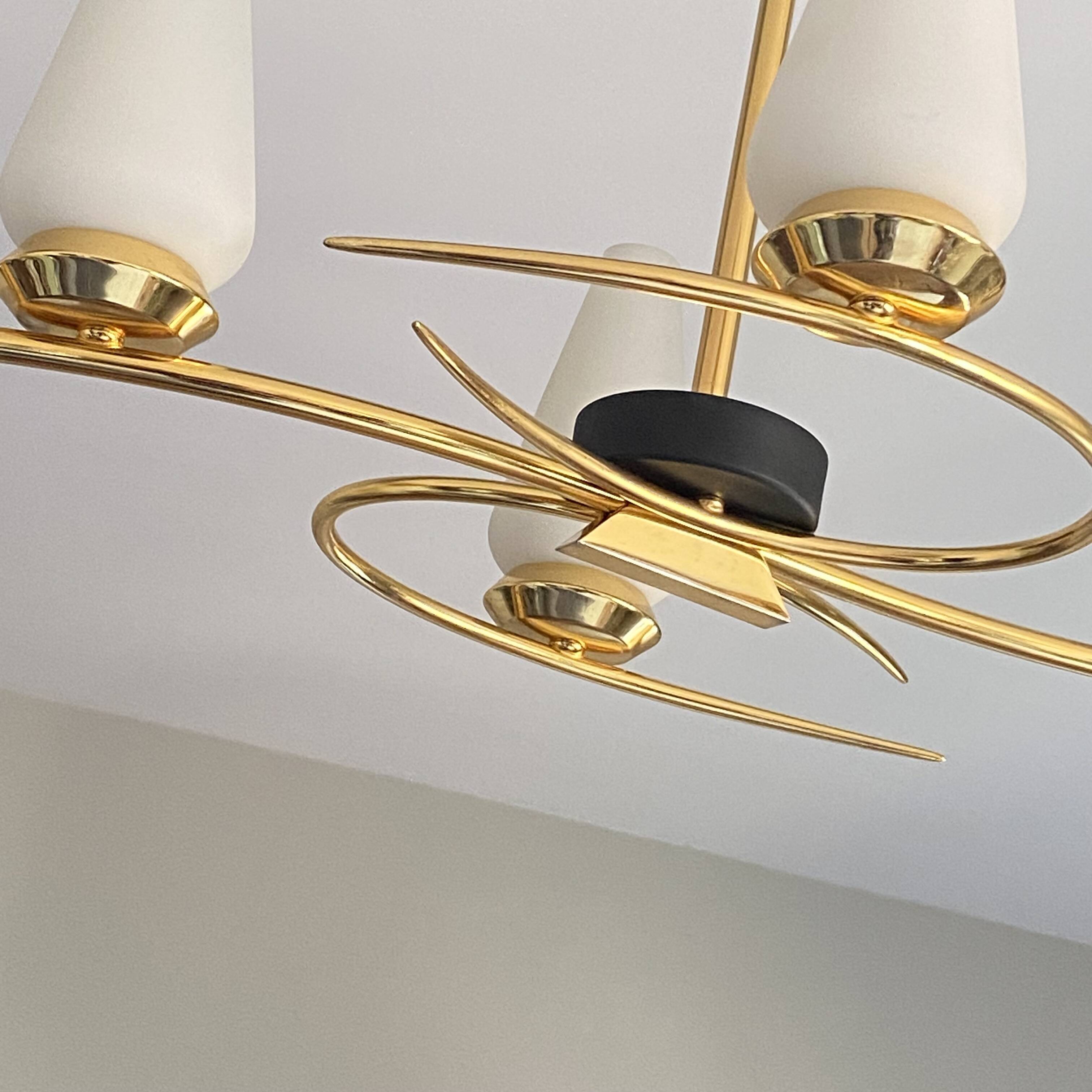 Large chandelier from 1950-1960, gilded metal with 6 white opaline glass tulips by Arlus.