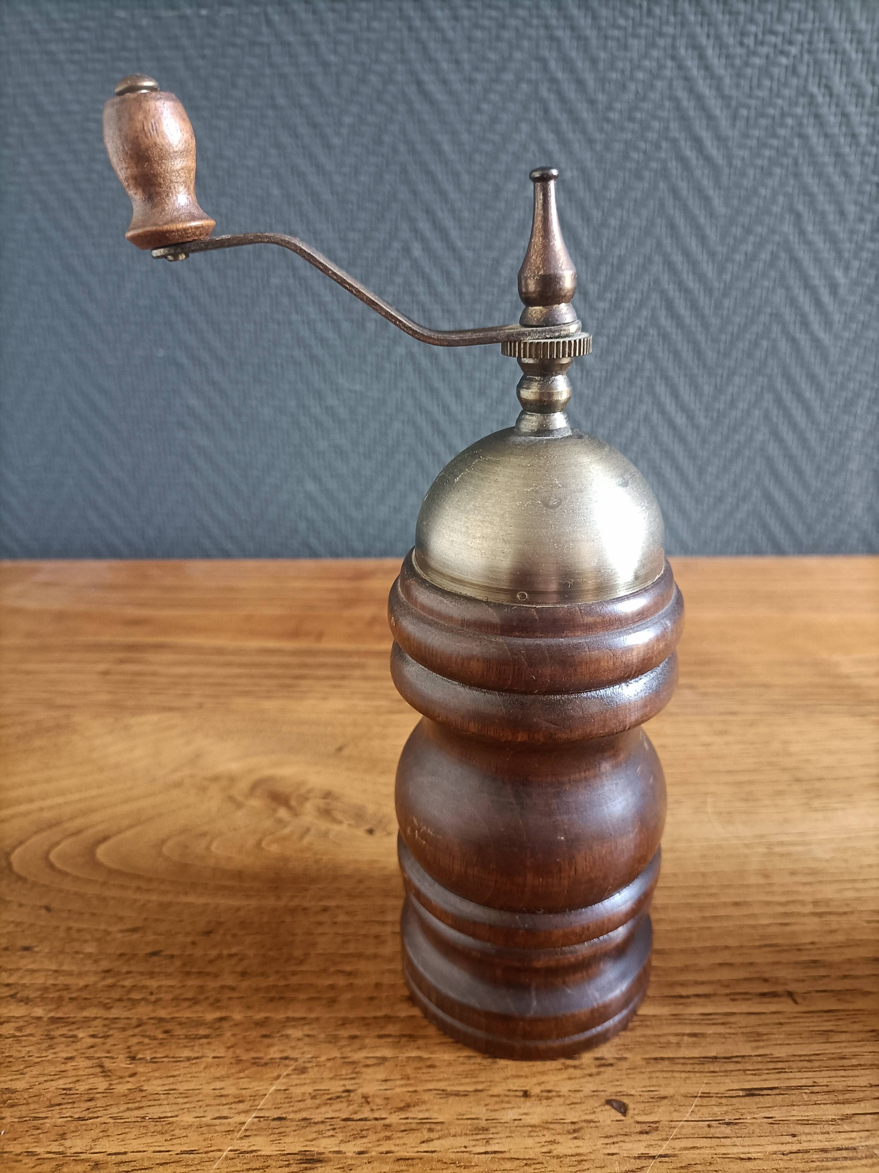 Wooden pepper mill and salt shaker set