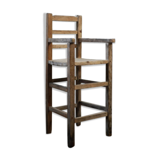 Ancienne chaise haute en bois pour enfant