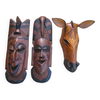 Lot de trois masques africains en bois