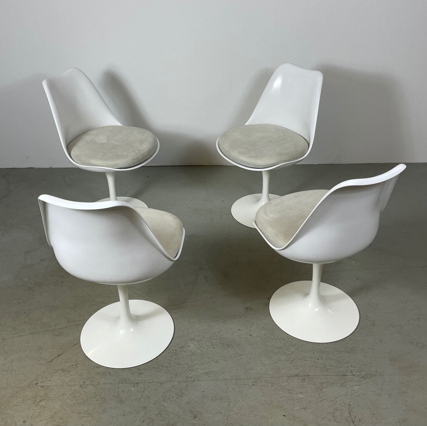 4x Eero Saarinen Tulip Chairs white leather