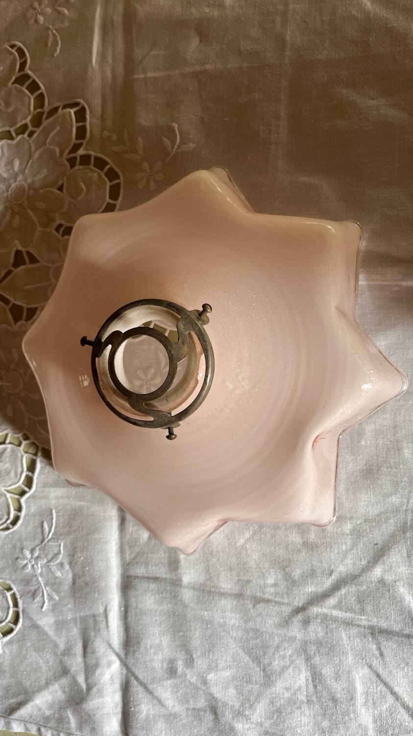 Suspension  opaline festonnée  vintage