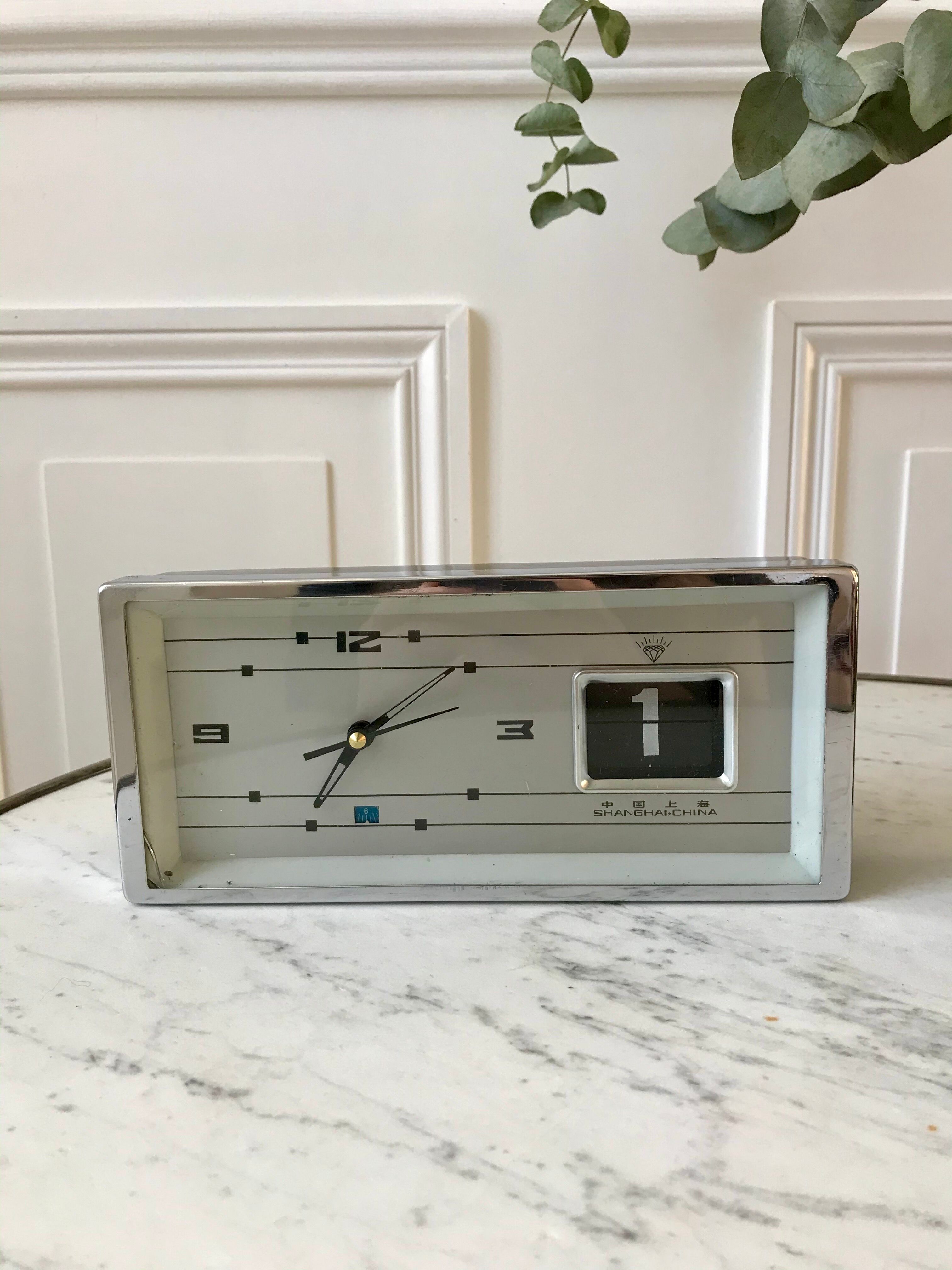 Vintage alarm clock Shanghai China Diamond 70s