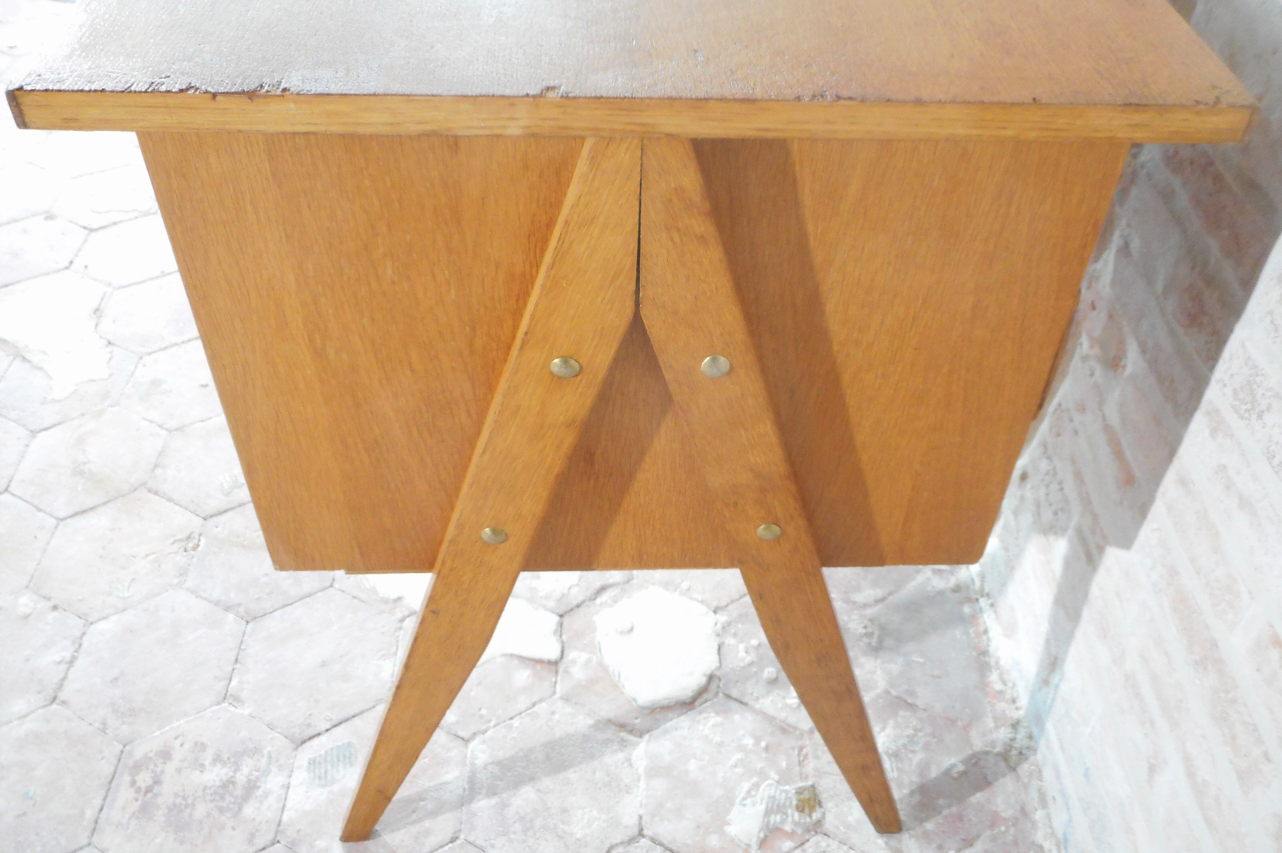 Bureau pieds compas