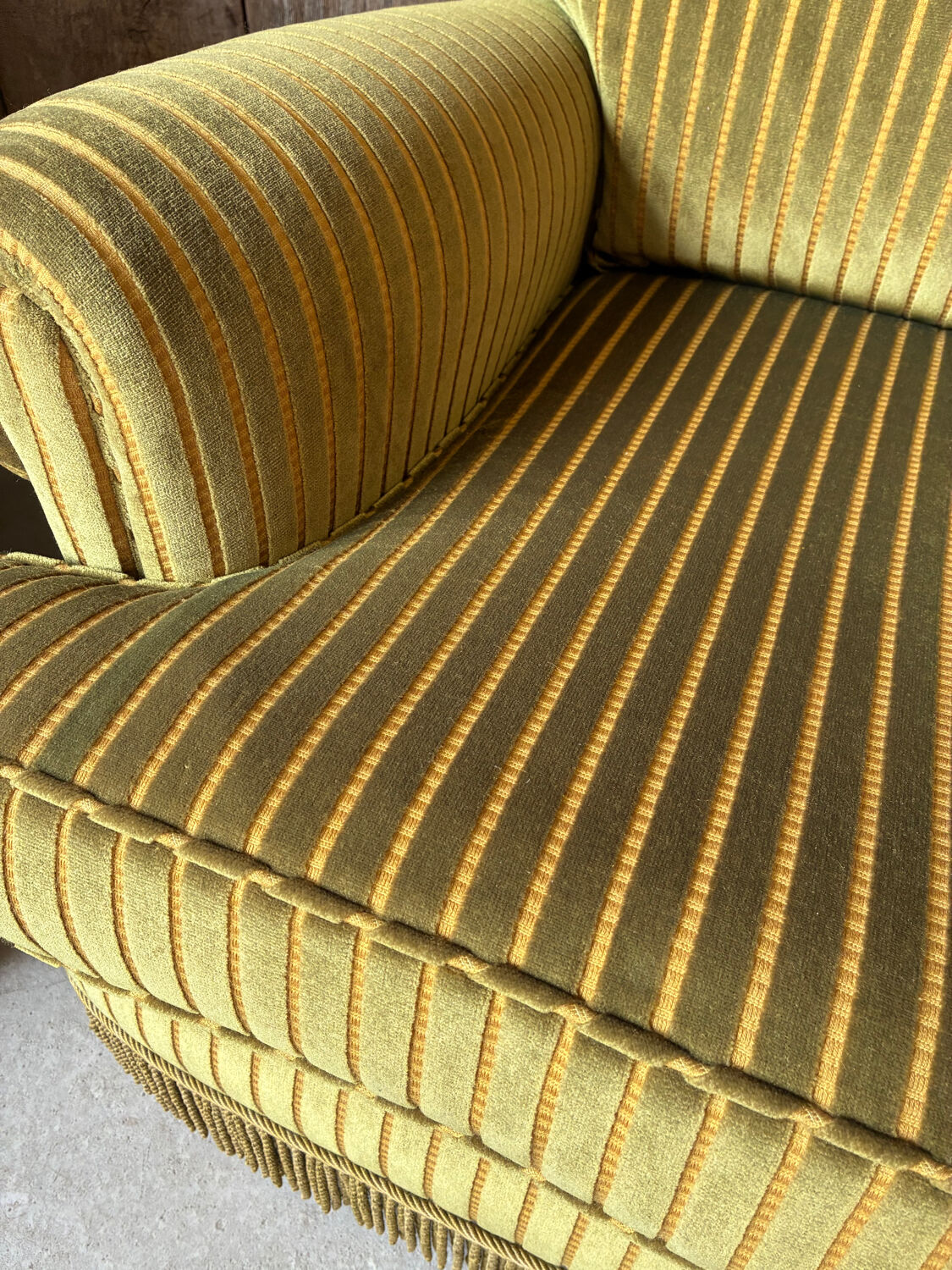 Pair of green recliner chairs