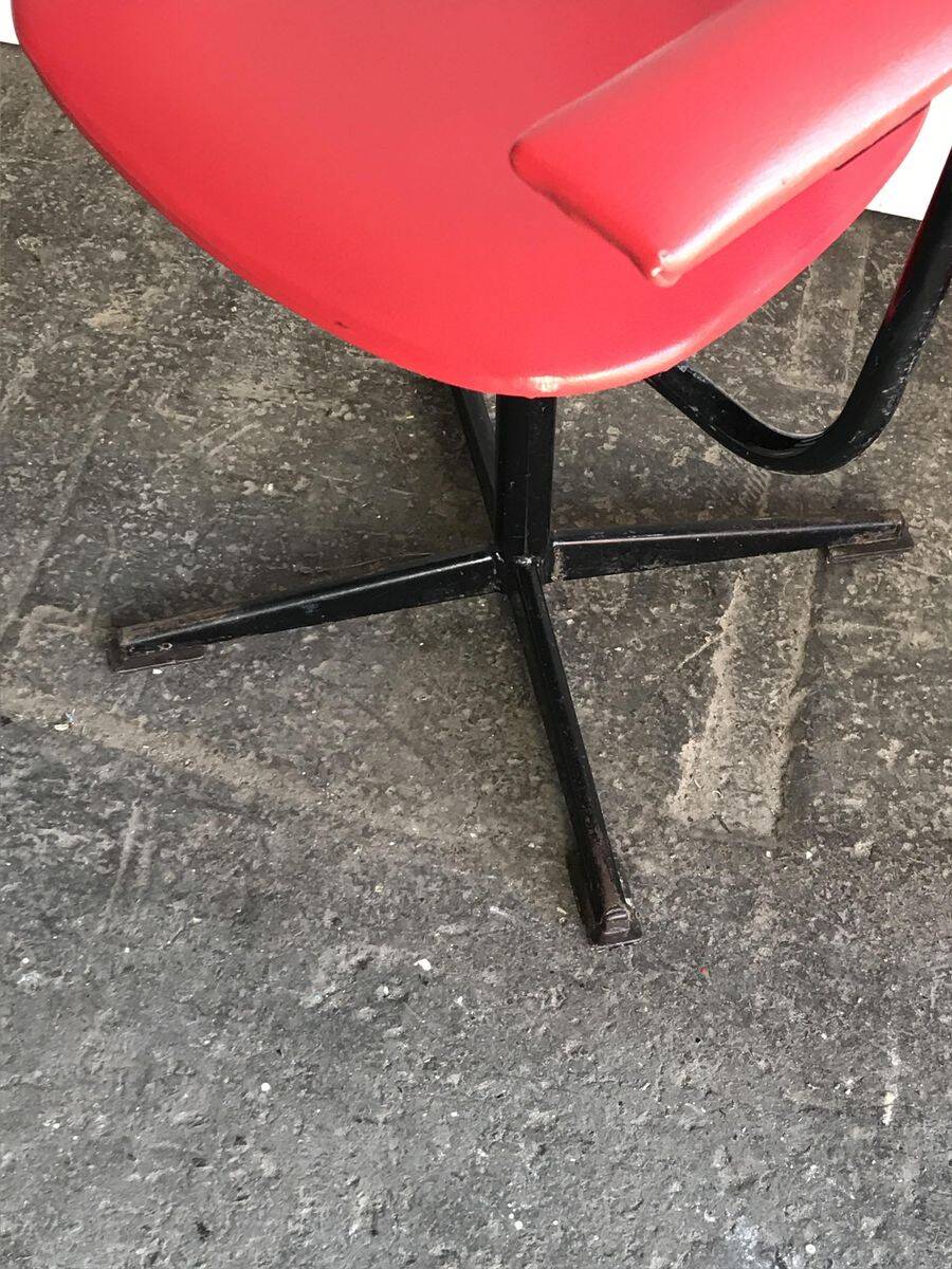 Set de 2 chaises de bureau pivotantes rouge et noir en skaï et métal, années 1960