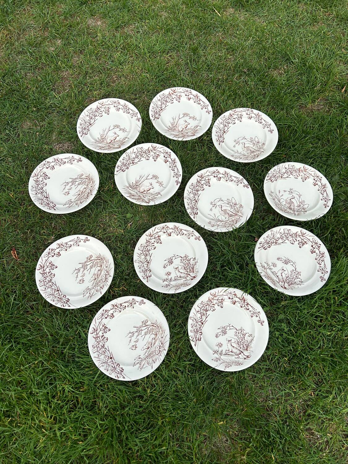 Set of 12 earthenware dinner plates, Hunting pattern
