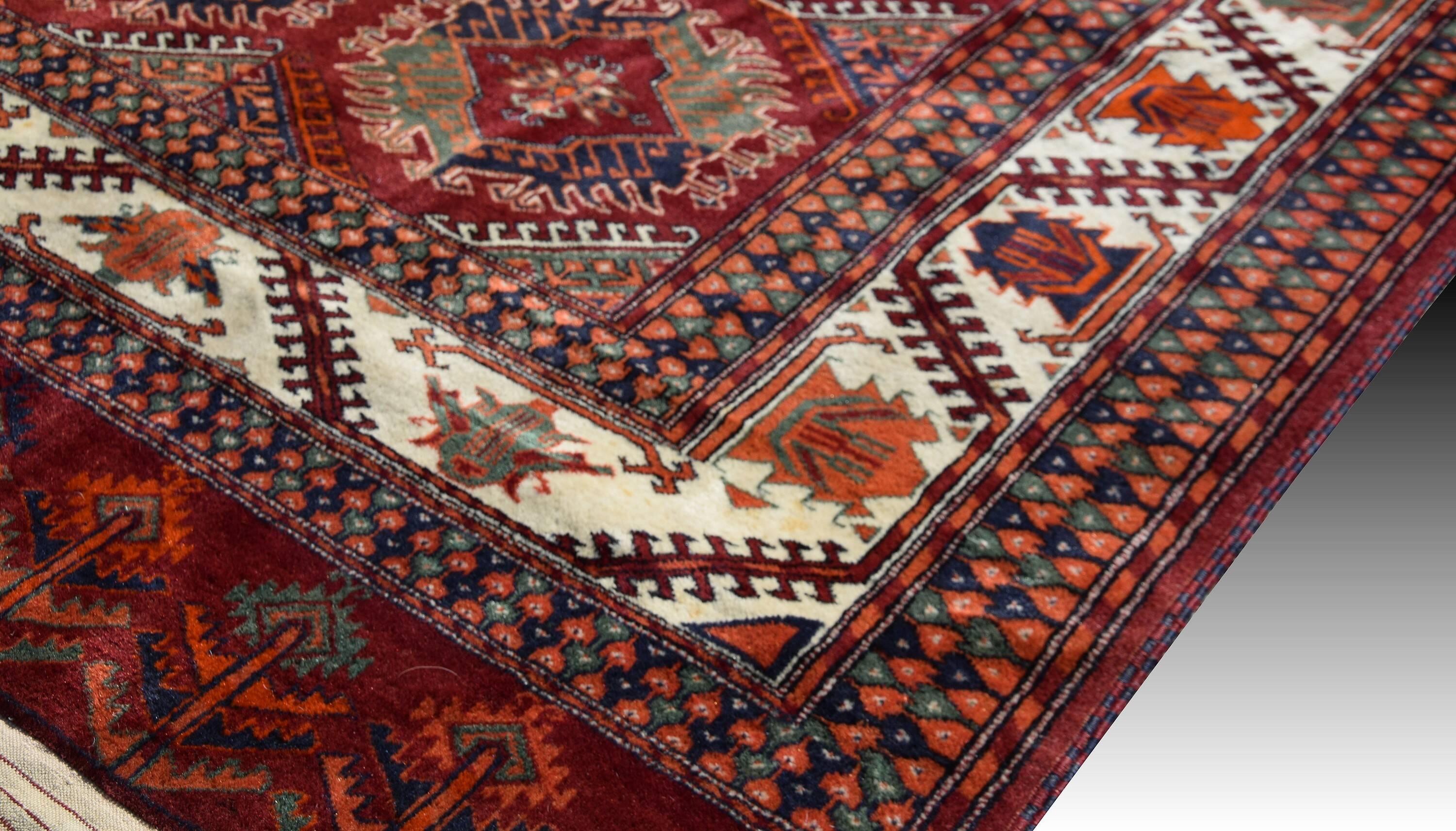 Turkmen Kizil-ayak Bukhara Rug: 2.65 X 1.85 - Handmade