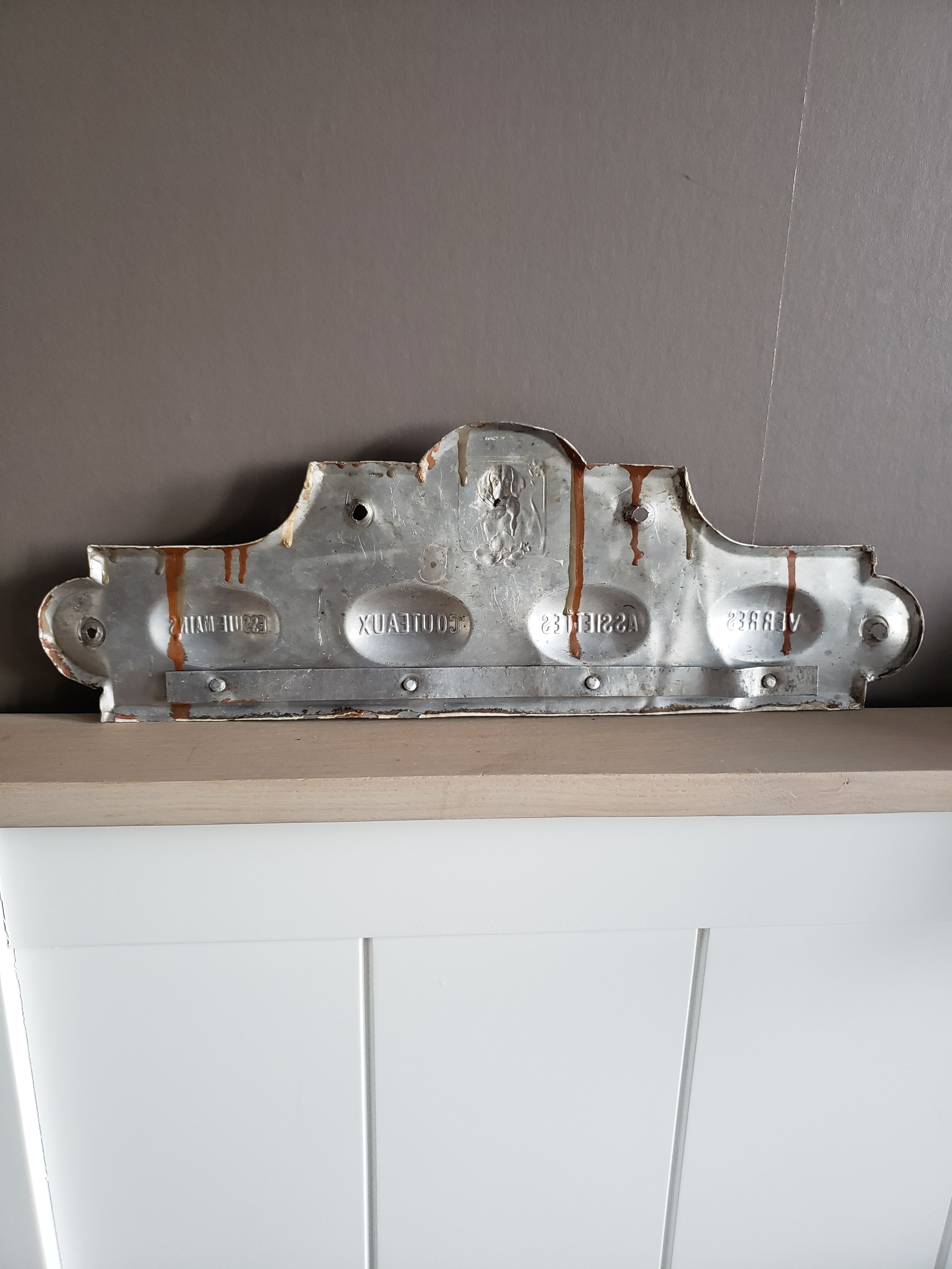 Aluminum tea towel wall mount