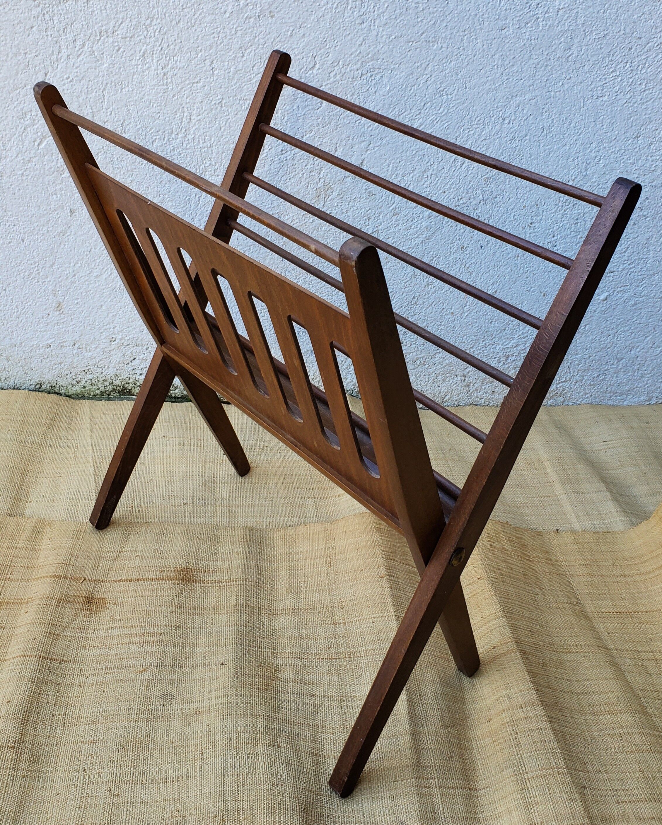 Wood magazine holder