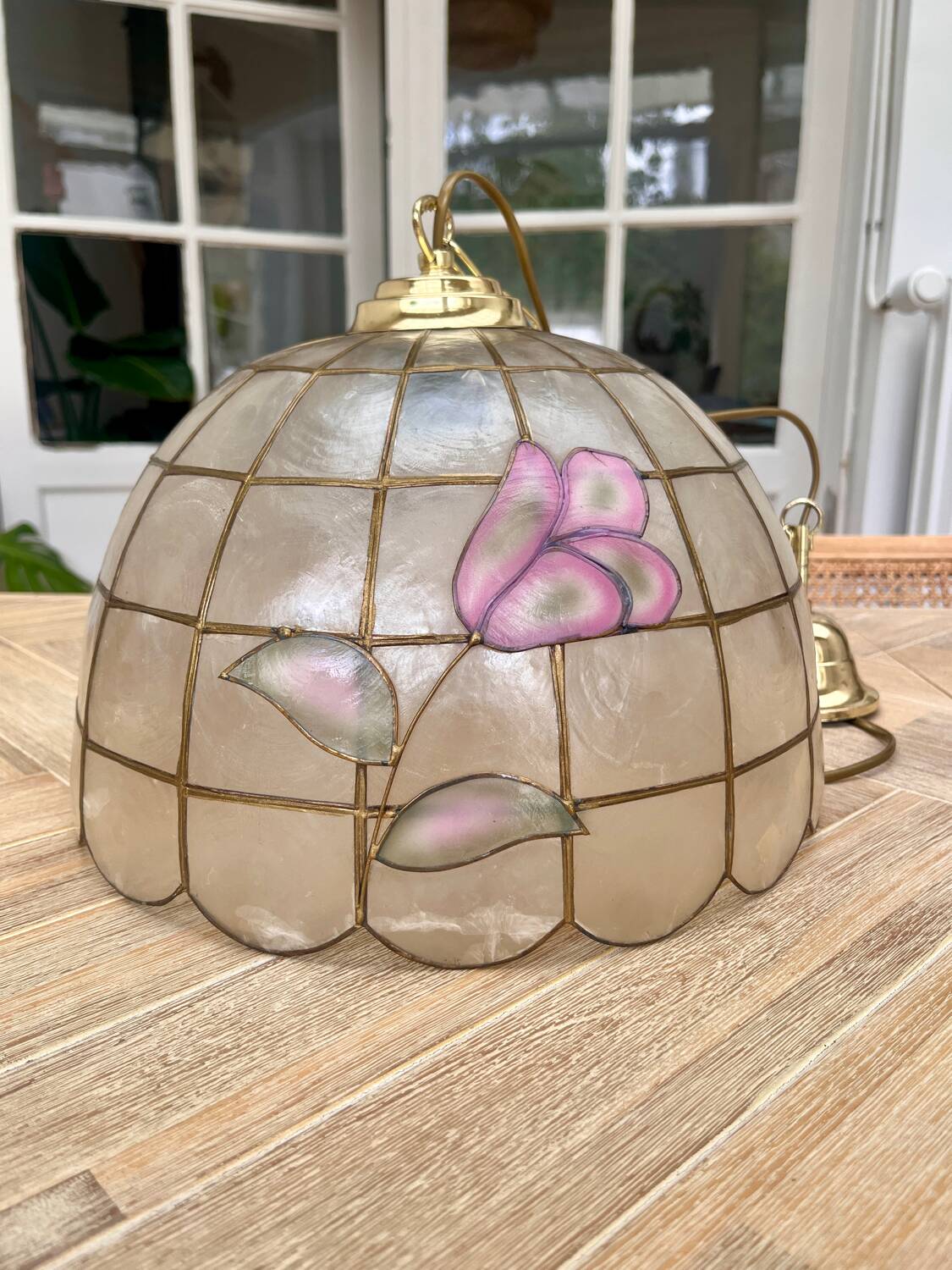 Mother-of-pearl pendant "Belle"