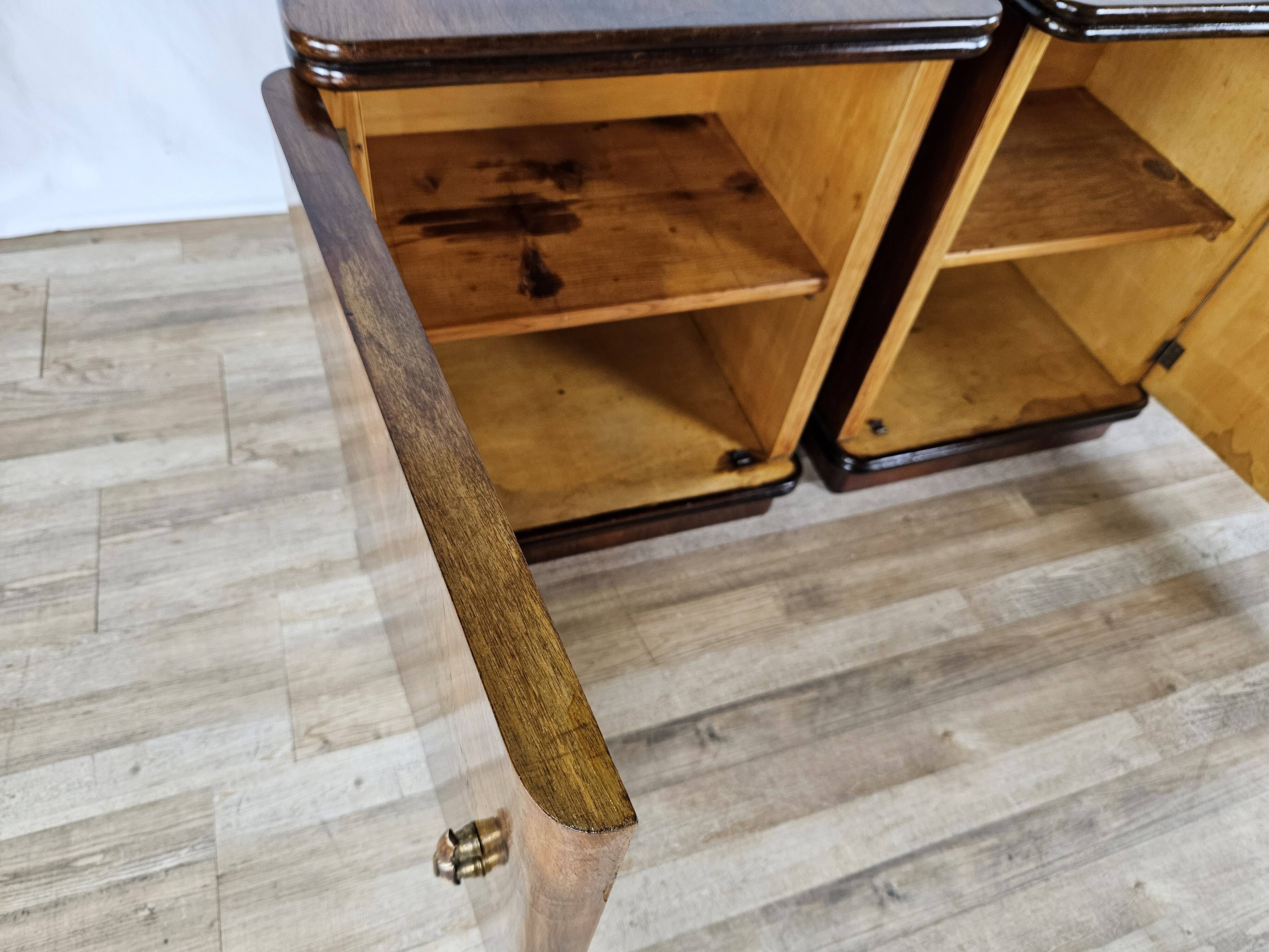 1940 Art Decò nightstands in walnut with door and shelf