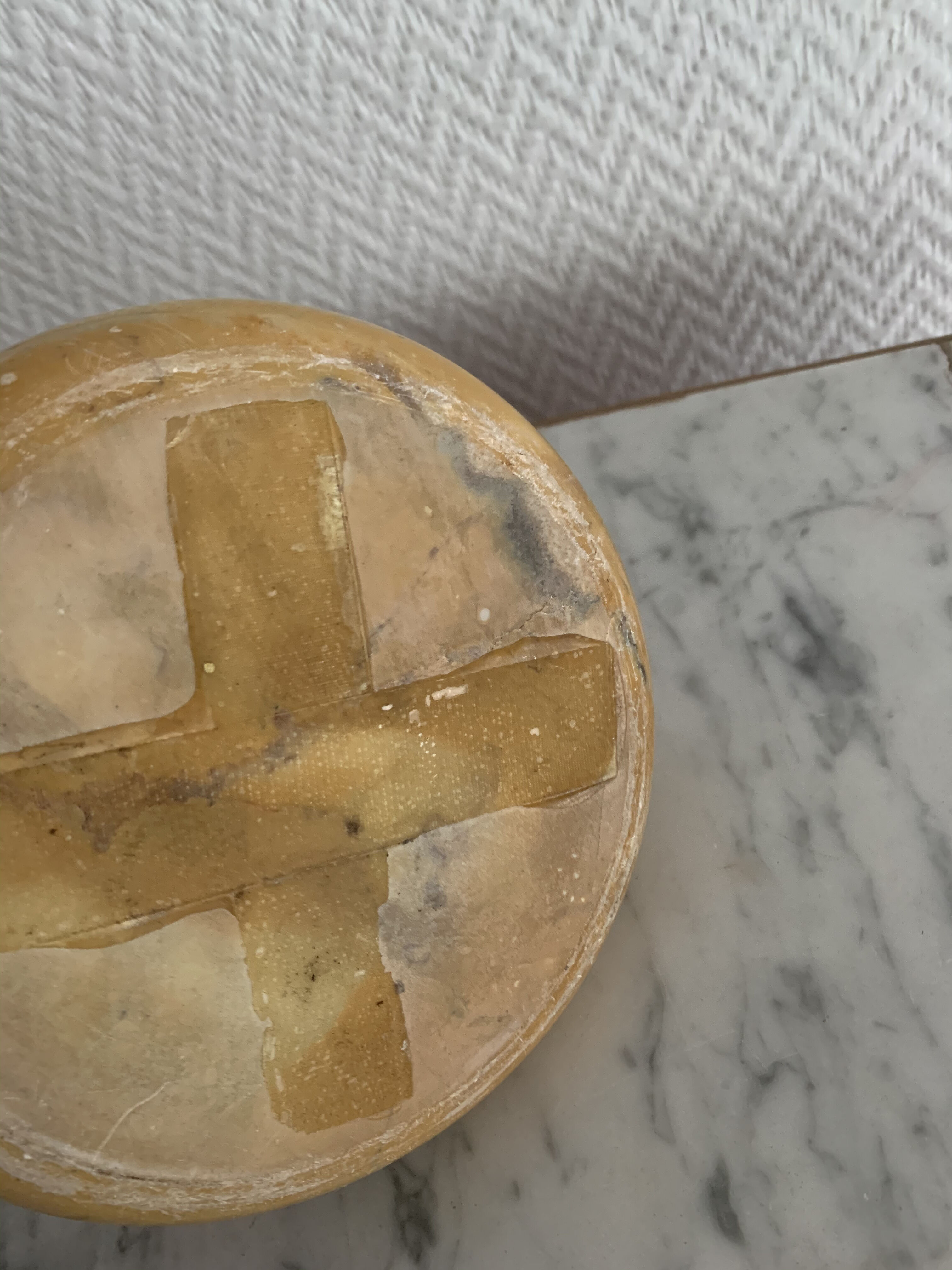 Vintage orange-orange marble ashtray