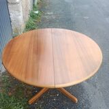 Scandinavian extendable round table