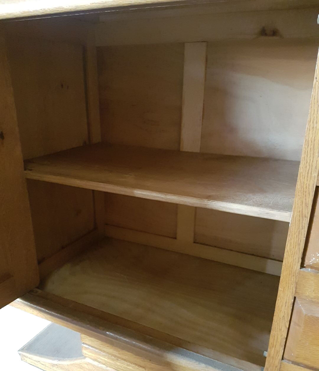 Buffet art-deco lines