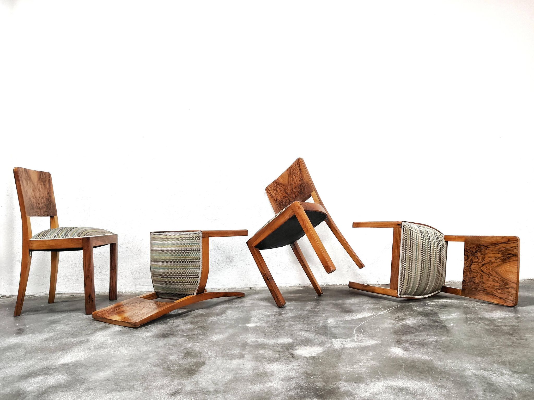 Set of six Art Deco dining chairs in walnut root veneer, 1940s.
