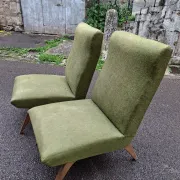 Pair of vintage armchairs with tapered legs from the 1950s.
