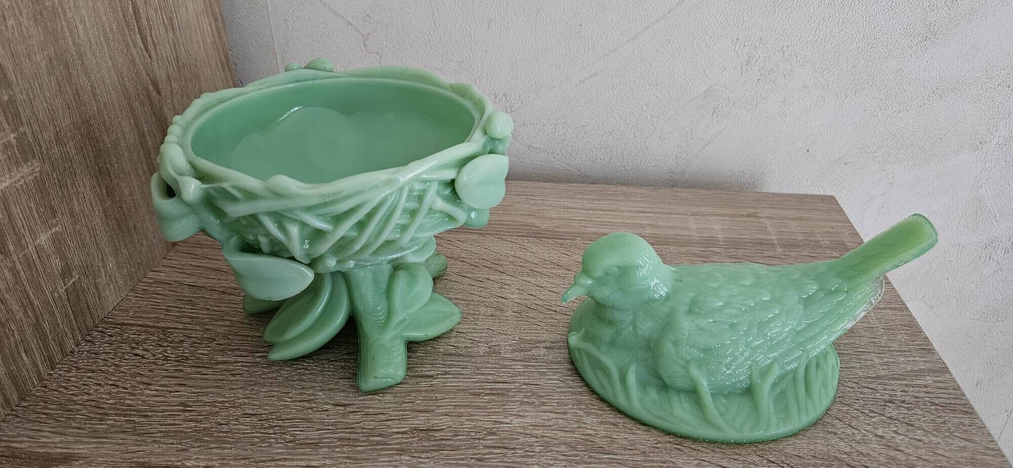 Rare bonbonnière "oiseau sur son nid" en opaline