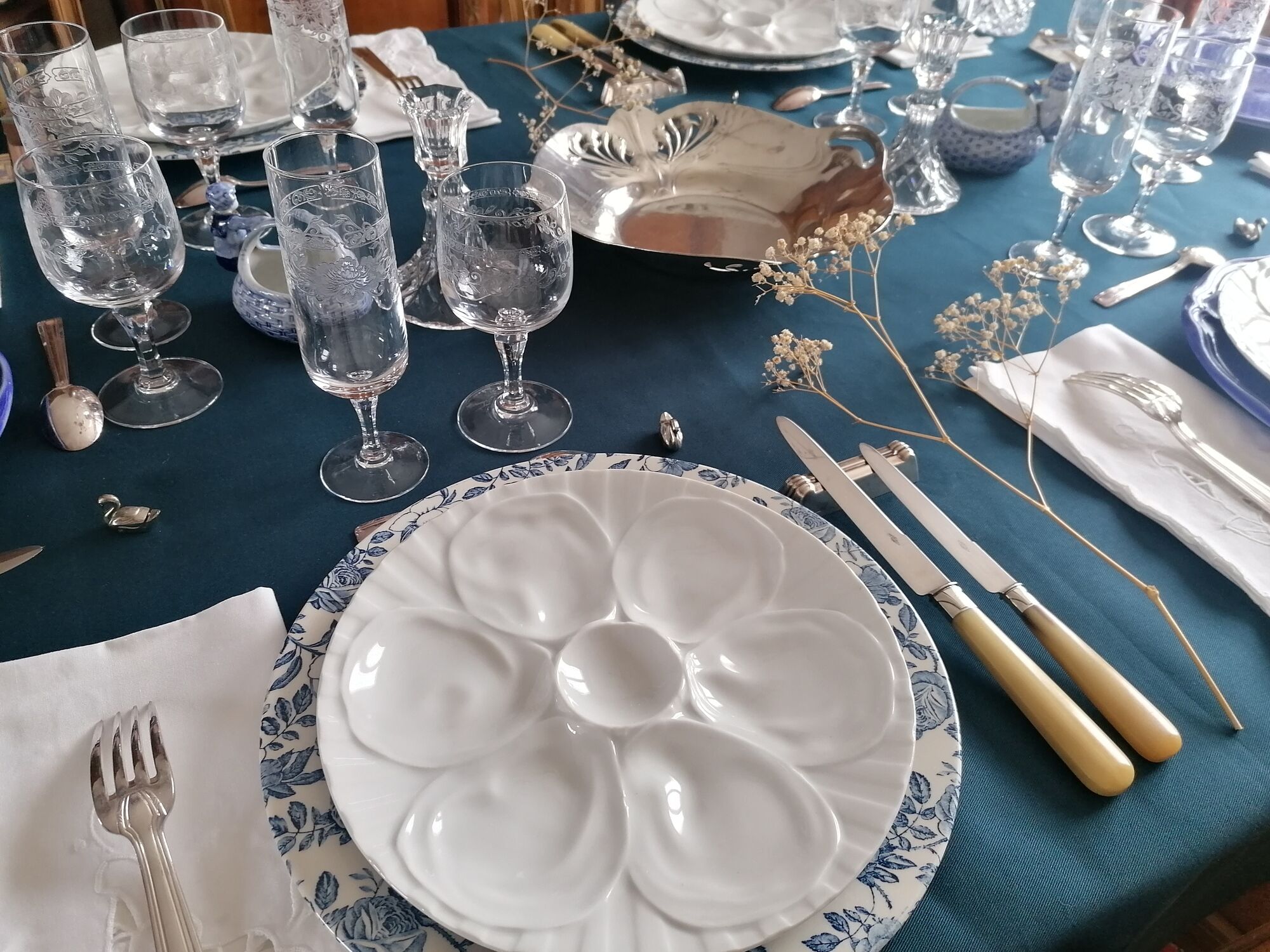 5 oyster plates in pillivuyt white porcelain