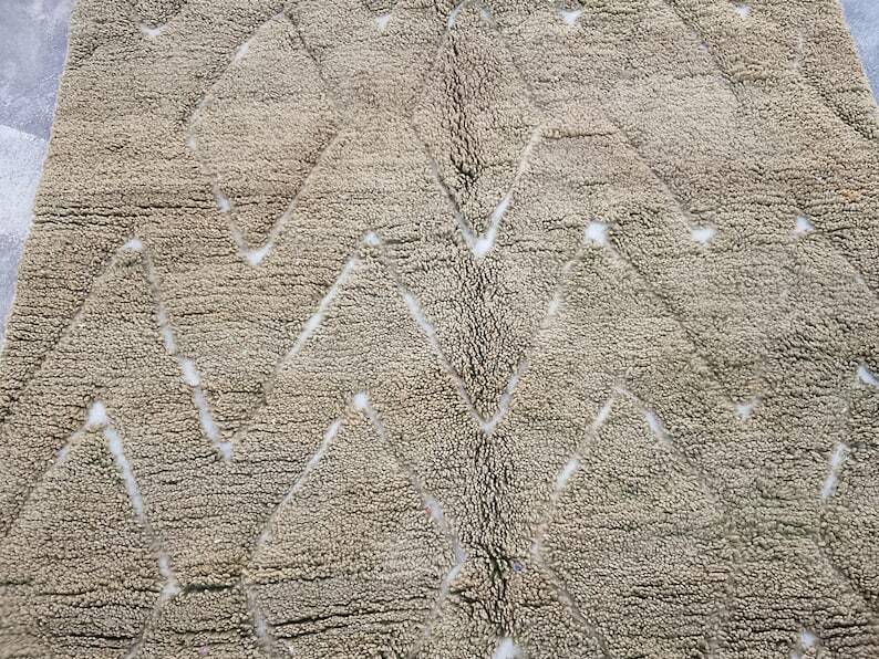 Traditional handwoven Berber rug, size 100 x 200 cm