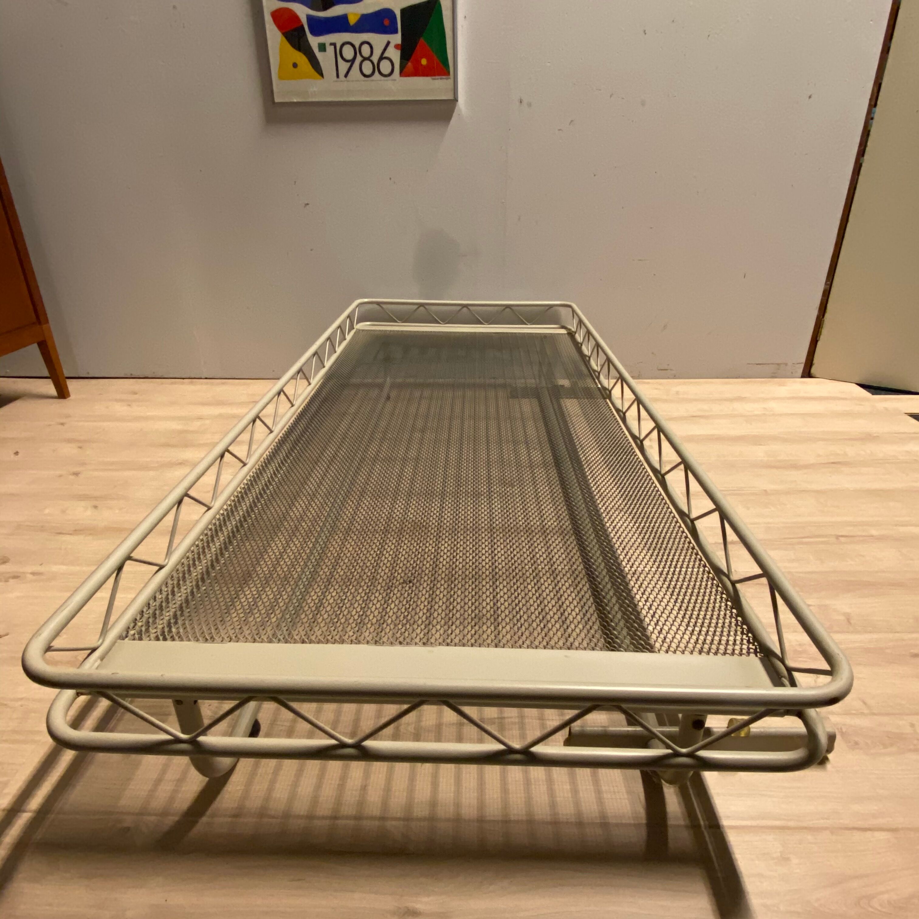 Dutch design 1950s 60s vintage Auping folding bed Ariëlle designed by Wim Rietveld