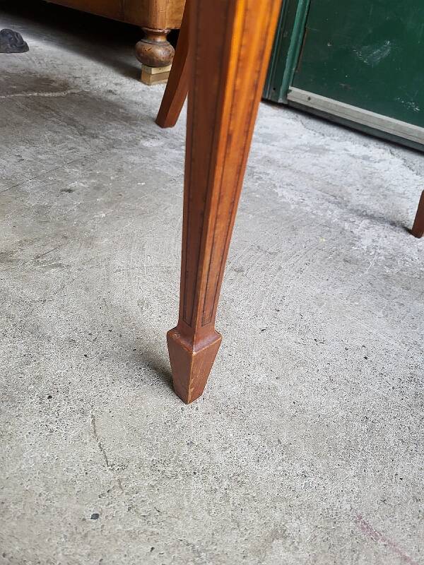 Serie de 4 chaises directoire en marqueterie et merisier