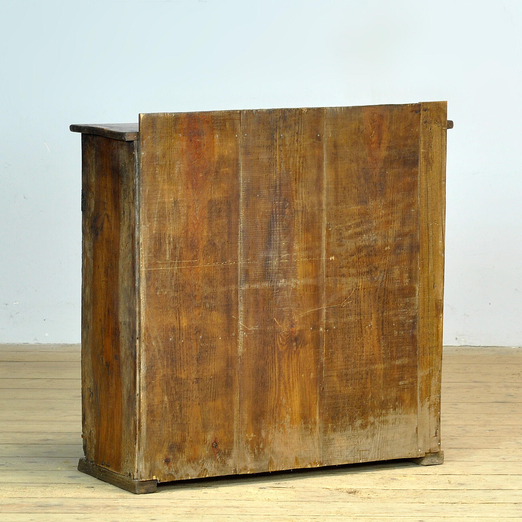 Cabinet en pin ancien, vers 1820