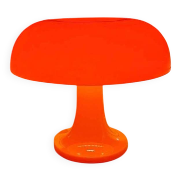 Decorative table lamp in the shape of a mushroom.