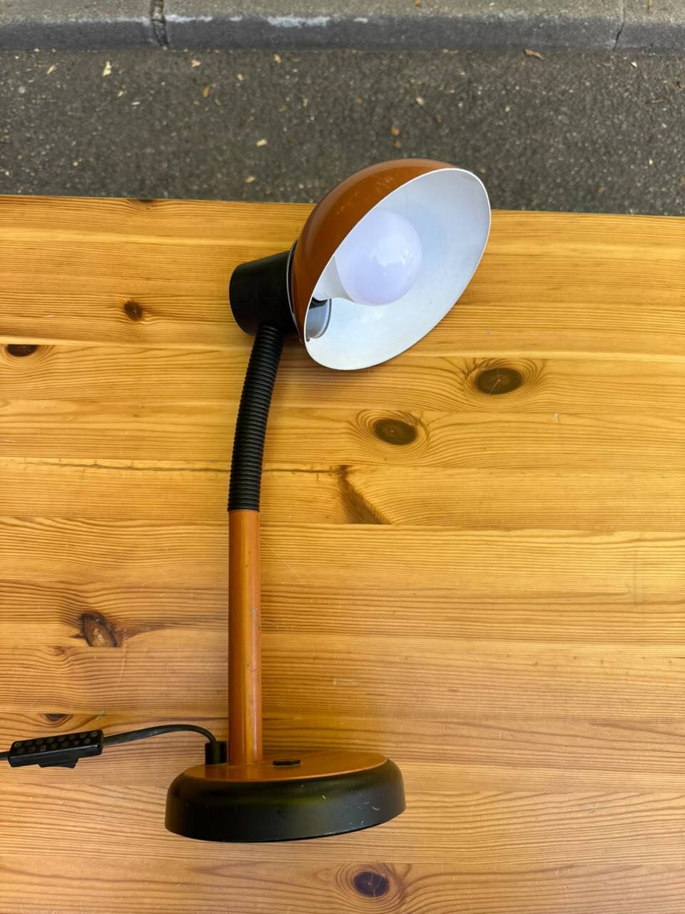 Vintage 70s desk lamp with a swan neck in terracotta and black, space age style.