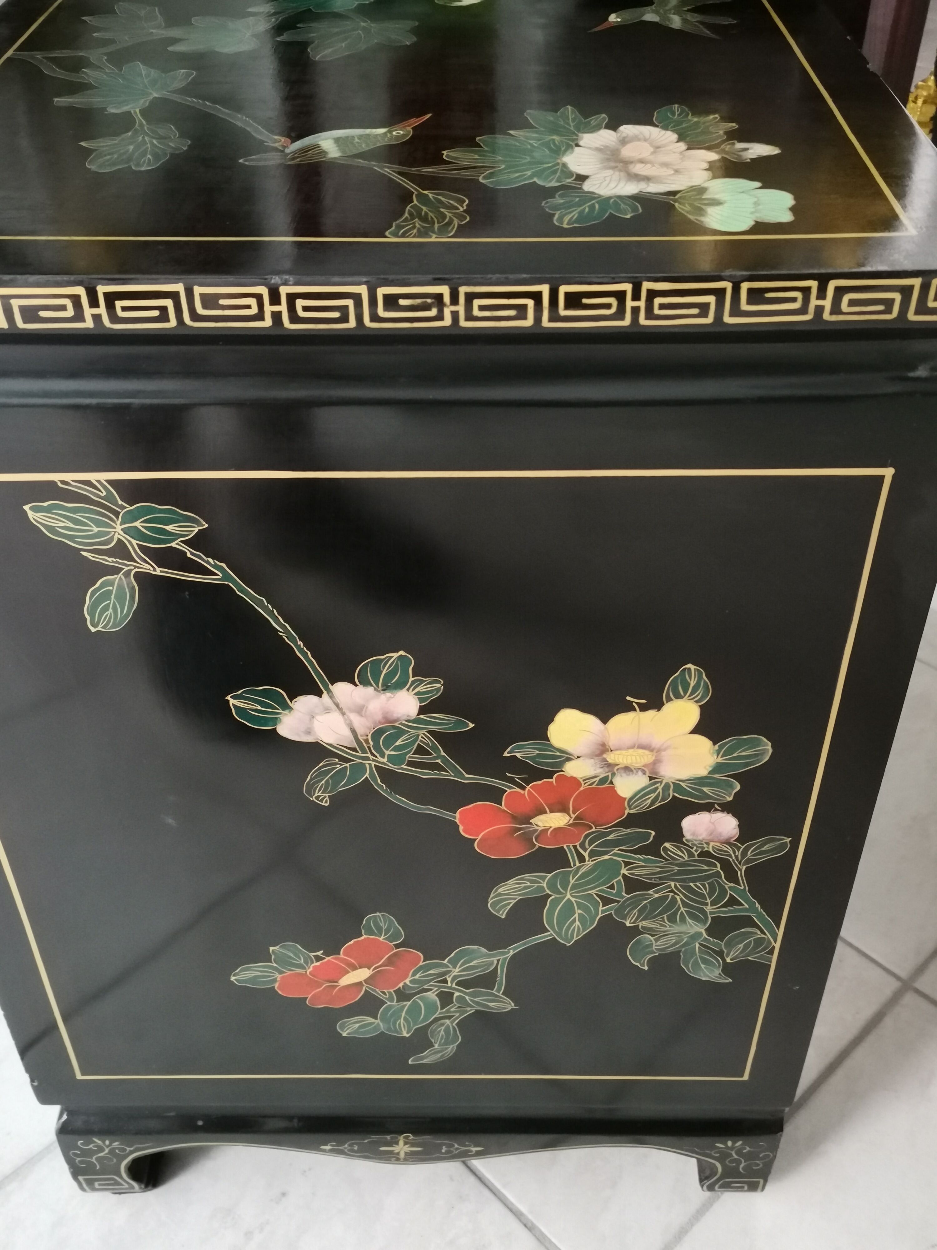 Chinese bar with raised stone 1960