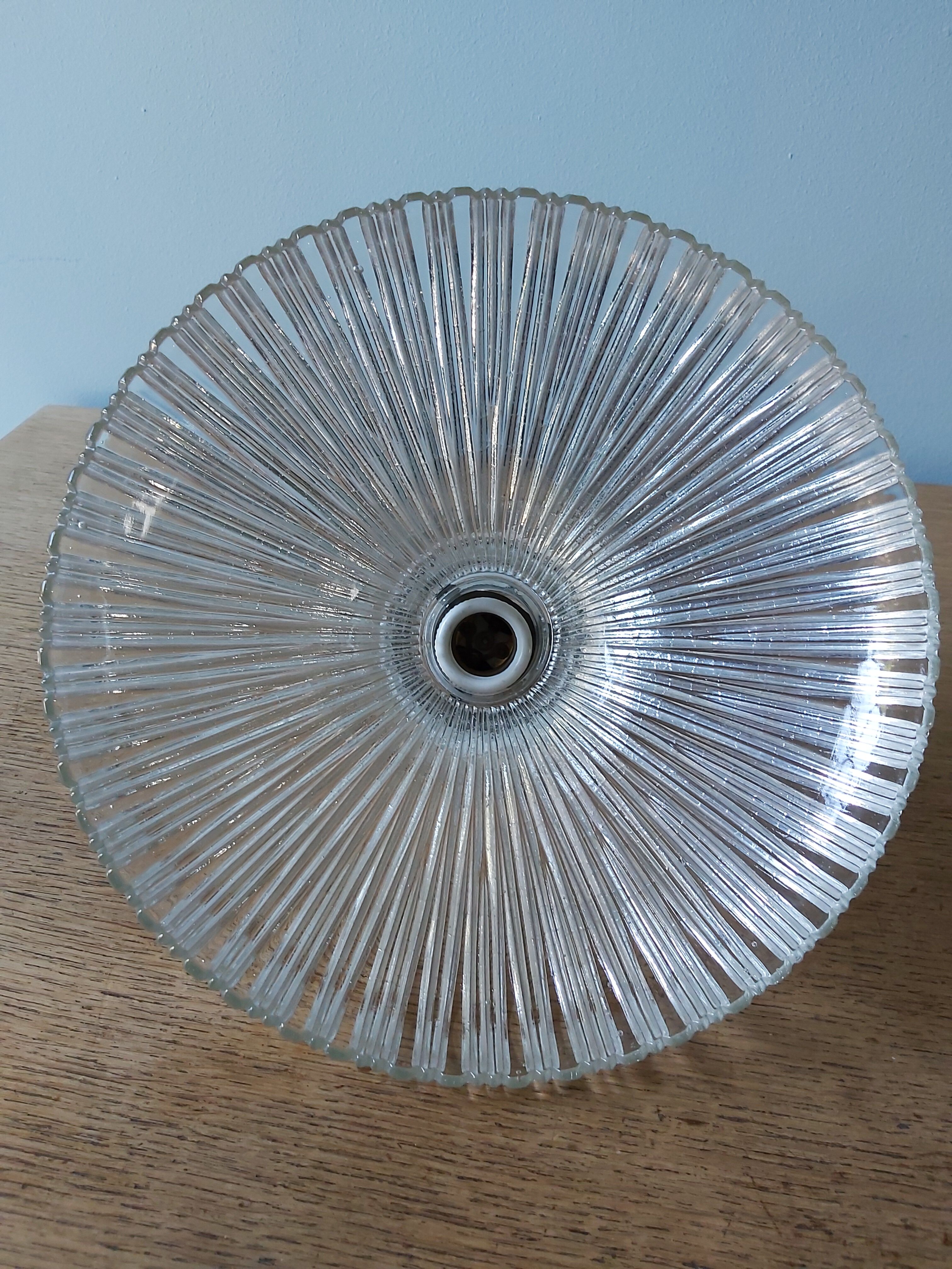 Rain-moulded transparent glass hanging lamp