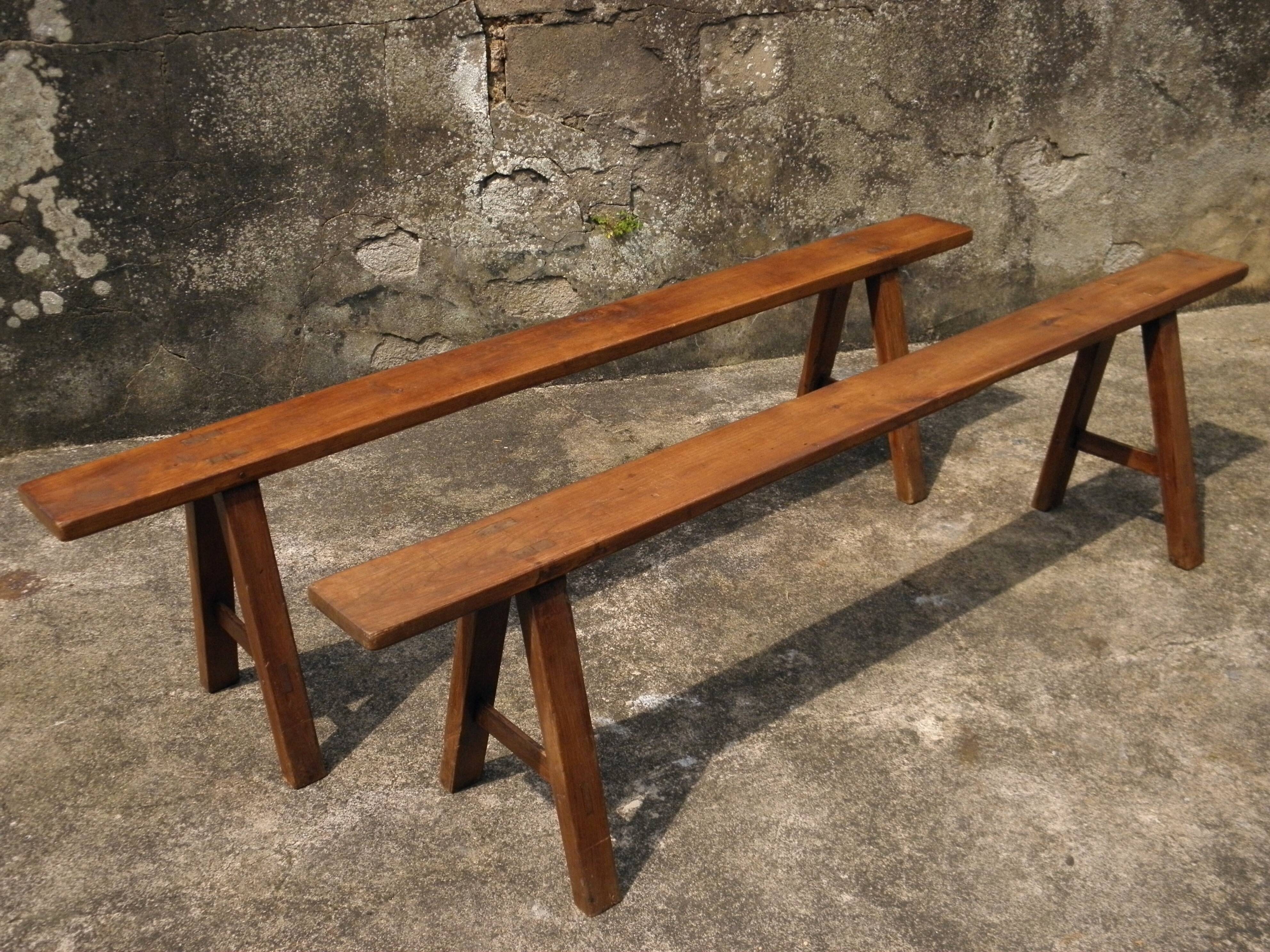 Paire de bancs de ferme en merisier 183 cm.