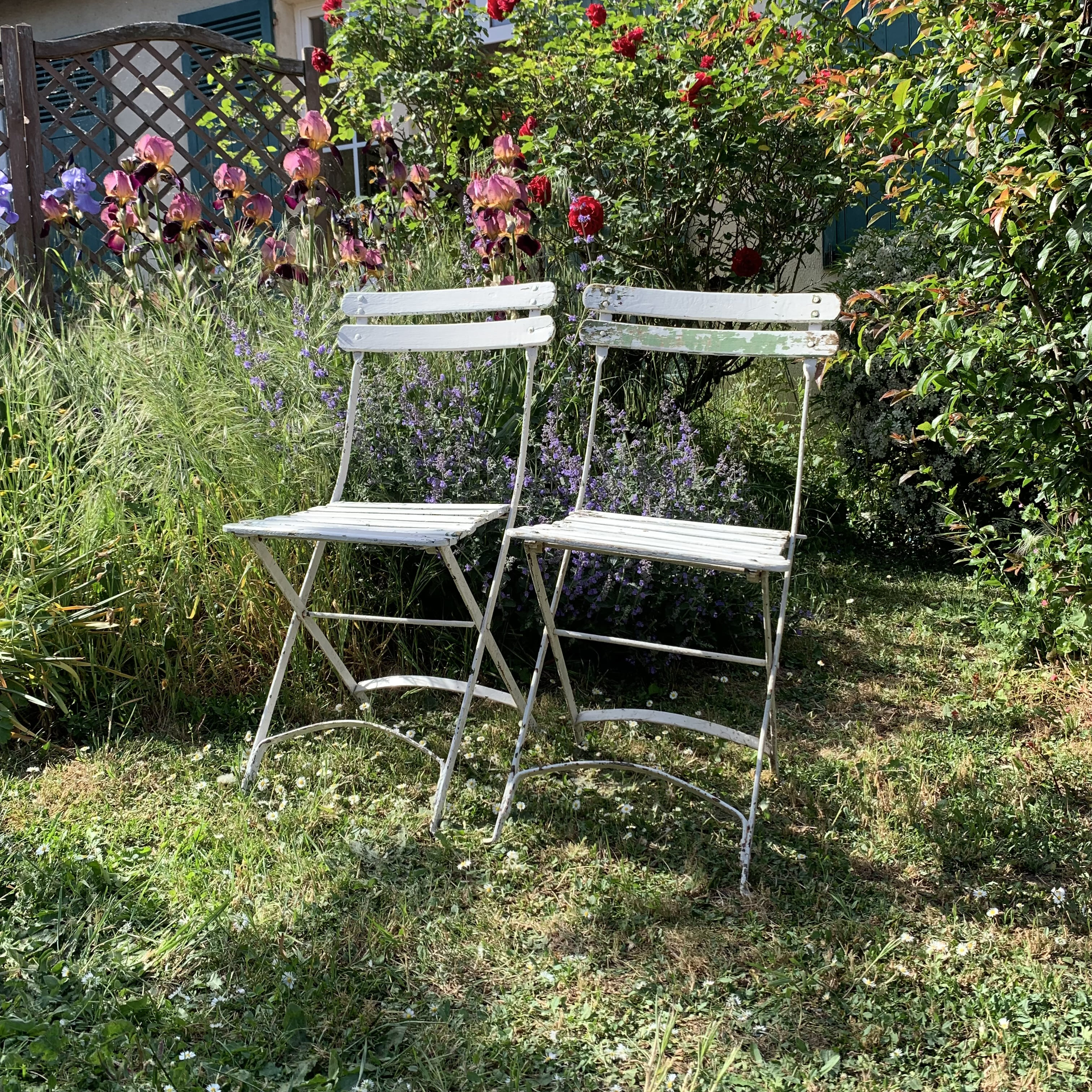 Paire d'anciennes chaises de jardin