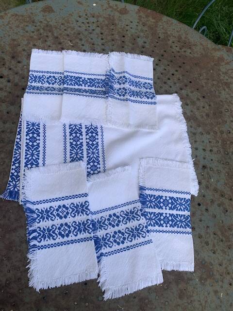 Rectangular tea tablecloth and 6 napkins, made in France, Basque linen, white and blue, Vintage