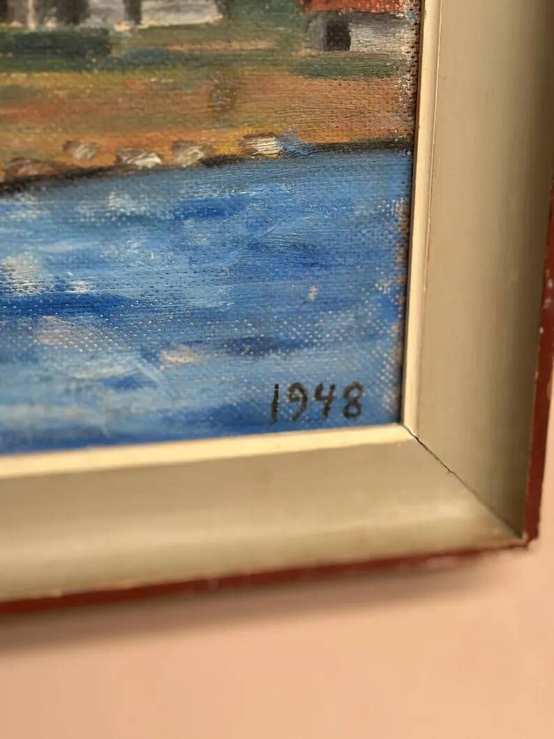 Original Swedish Oil on Panel – “Red Cottages near the Lake” by Unknown Artist 1948 – Vintage & Framed – 63 × 57 cm (24.8" × 22.4")