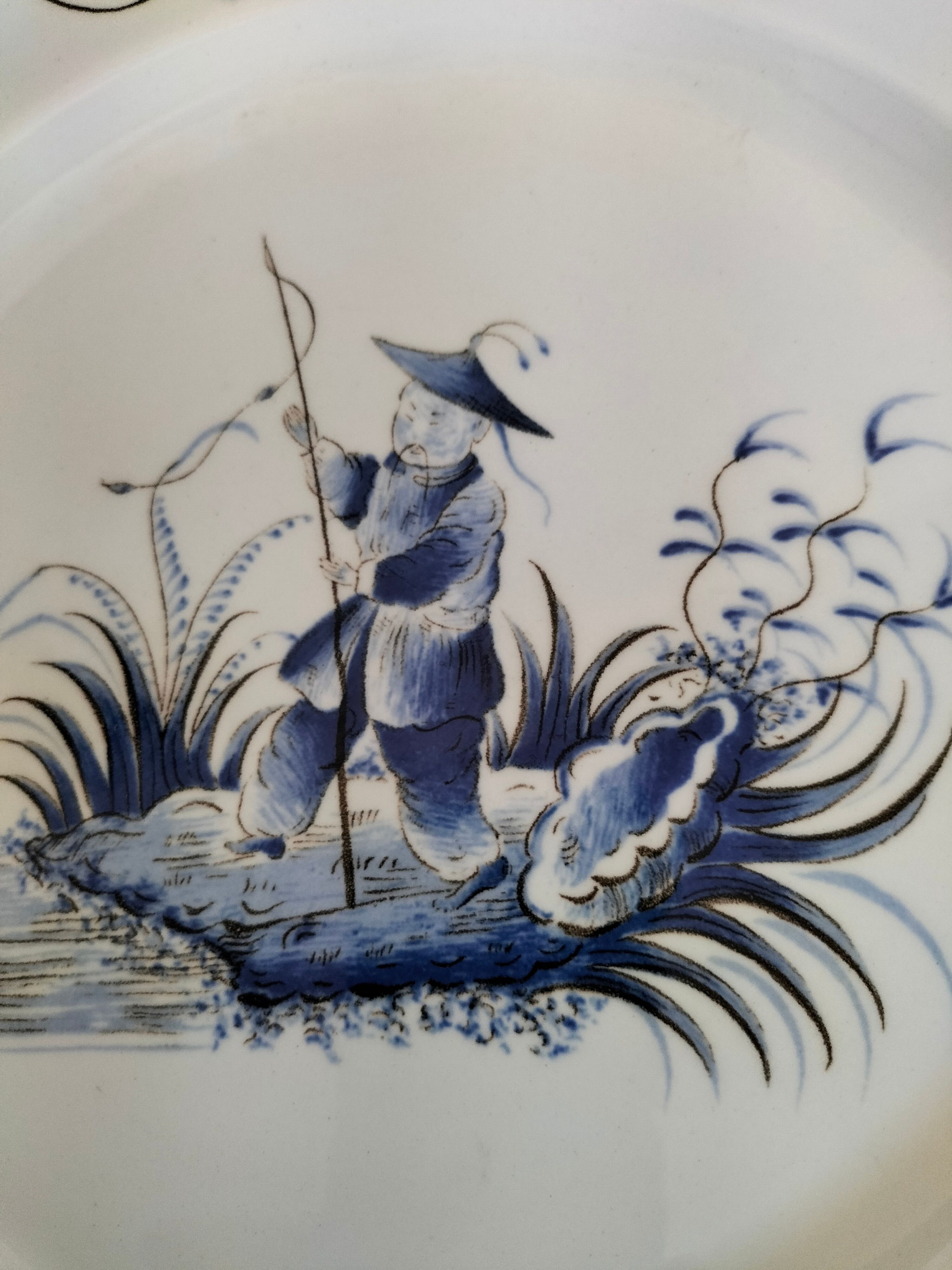 Assiette KG Lunéville décor pêcheur bleu