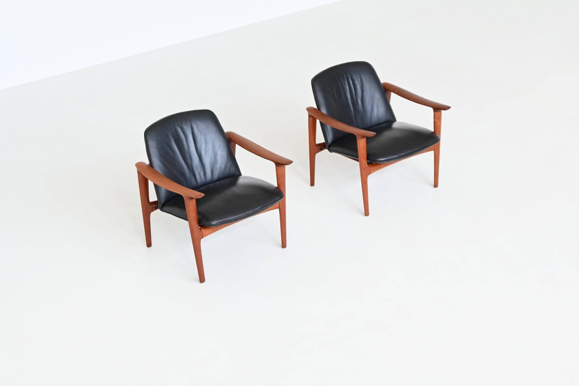 Paire de fauteuils scandinaves en teck et cuir Westnofa Norvège 1960
