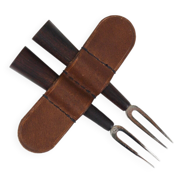 Fourchettes Carl Aubock, laiton, support en cuir, brochettes en épi de maïs, Vienne, années 1930.