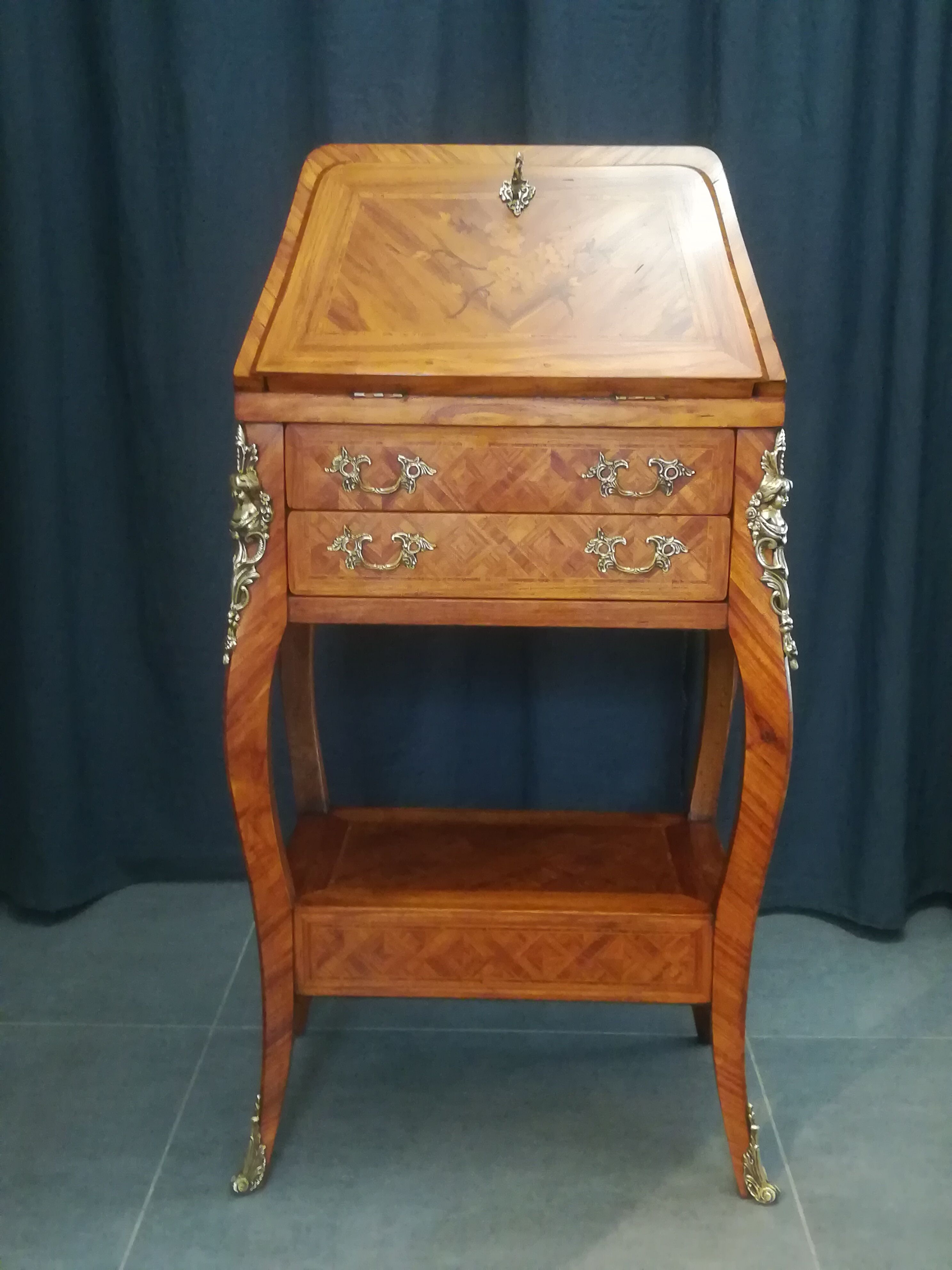 Lady's secretary in marquetry