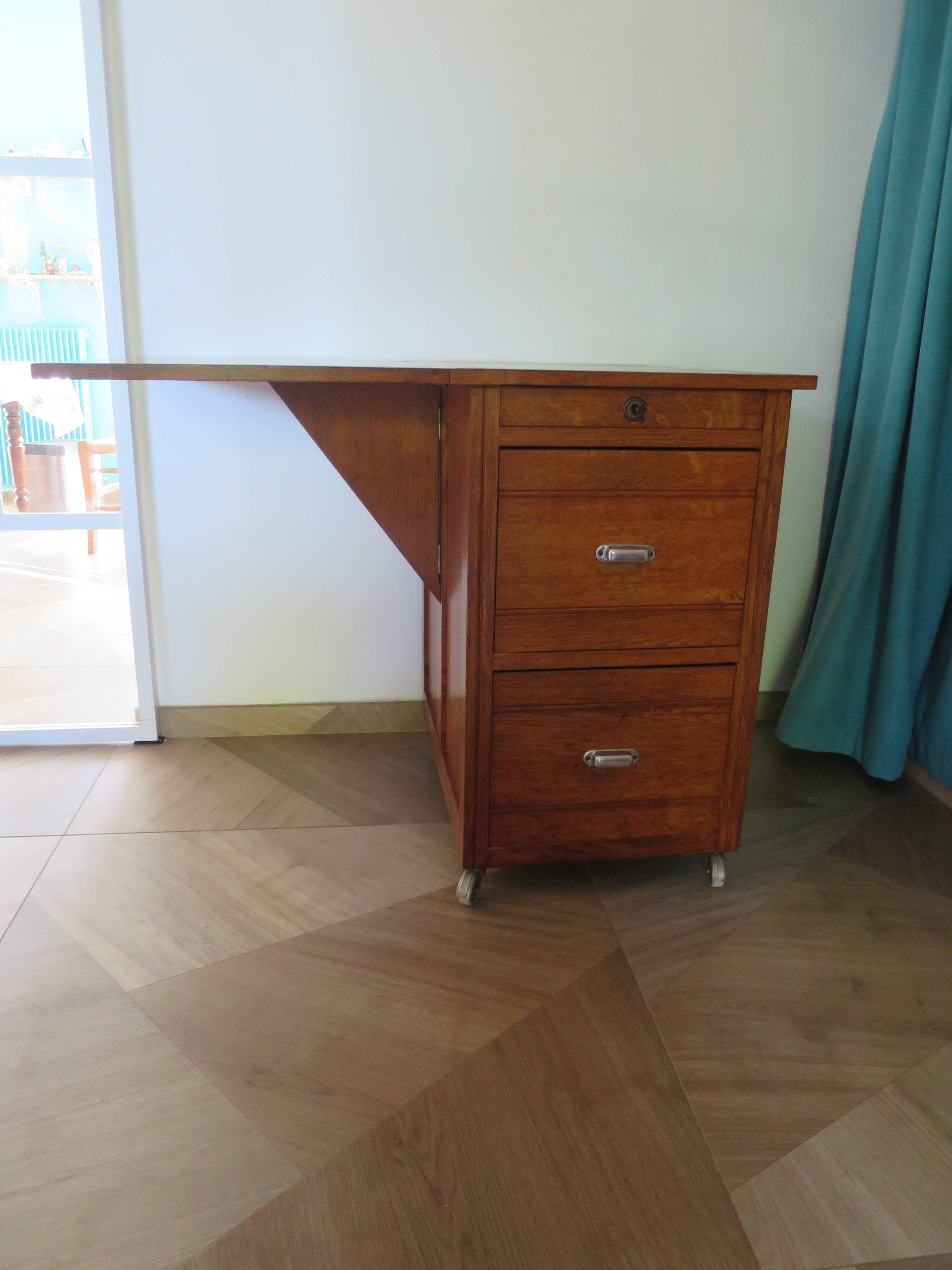 Bureau plateau rabattable,  Années 60