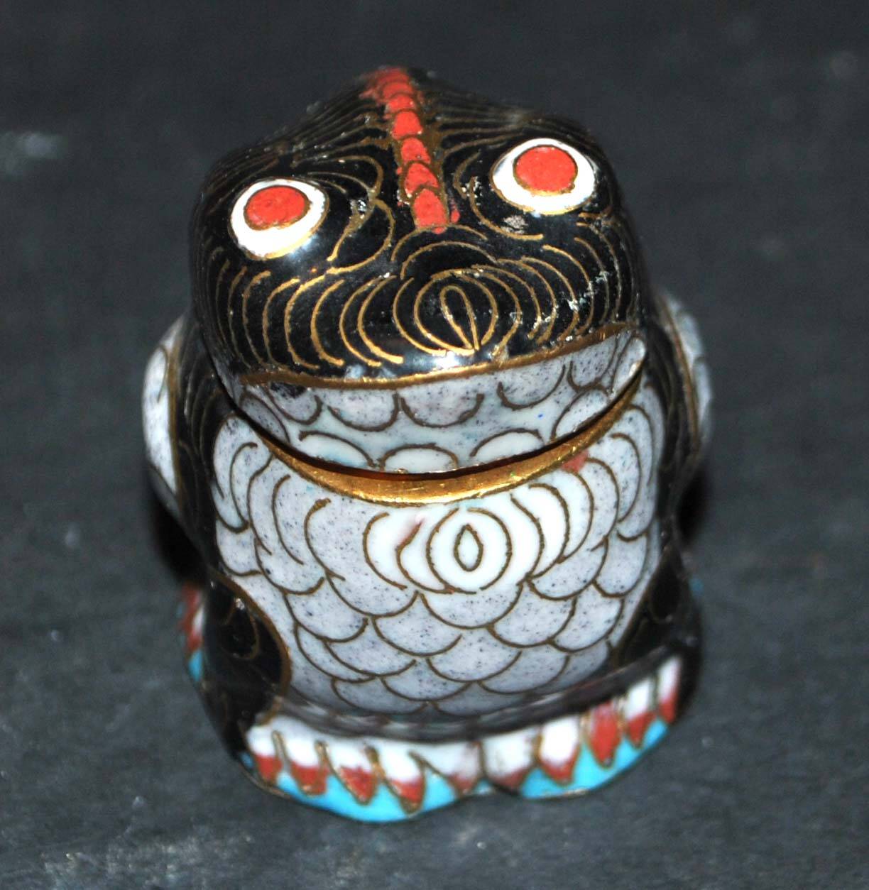 Frog statuette box in cloisonné enameled brass Lucky charm