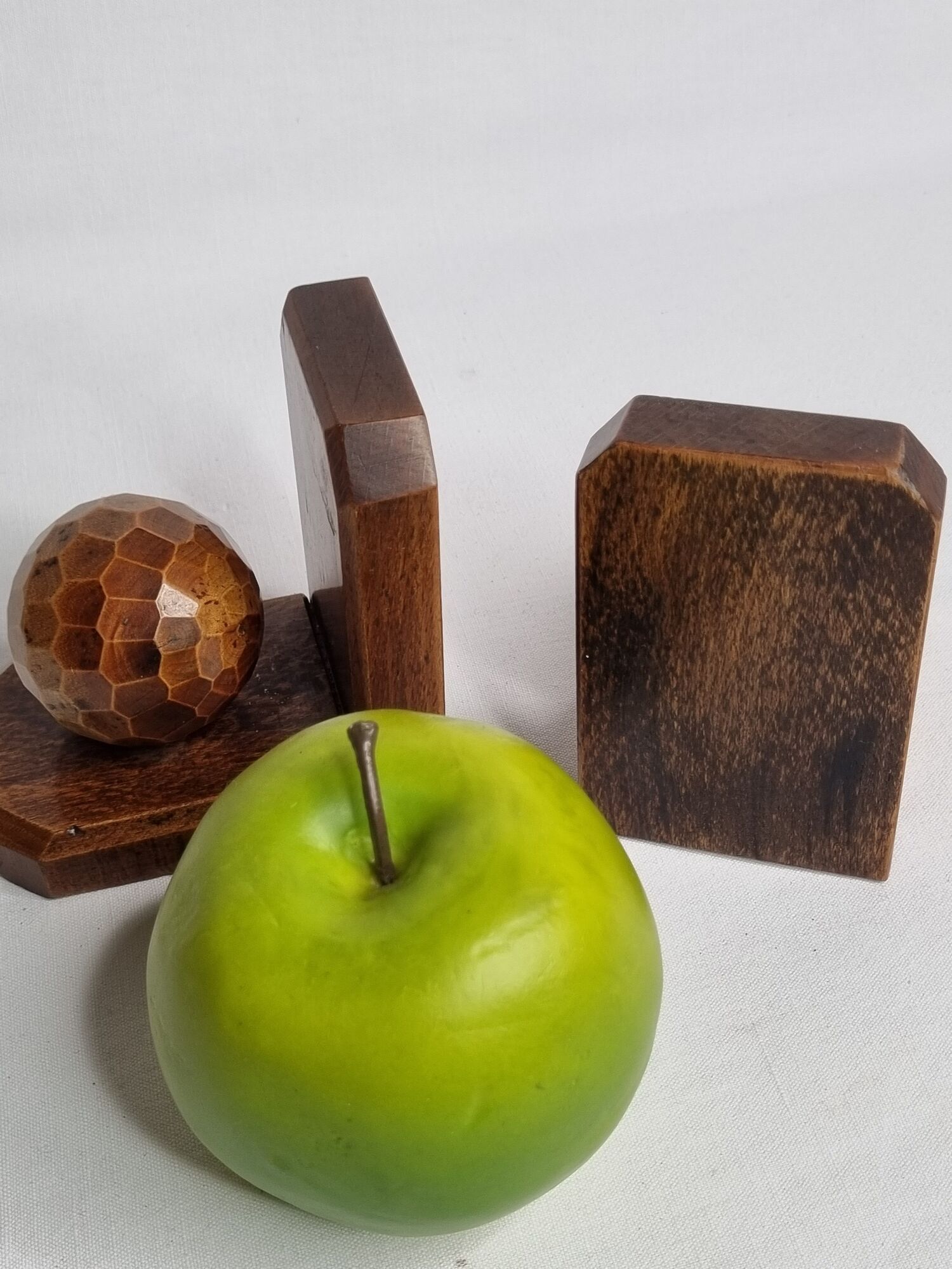 Pair of wooden bookends in art deco style, 10 cm