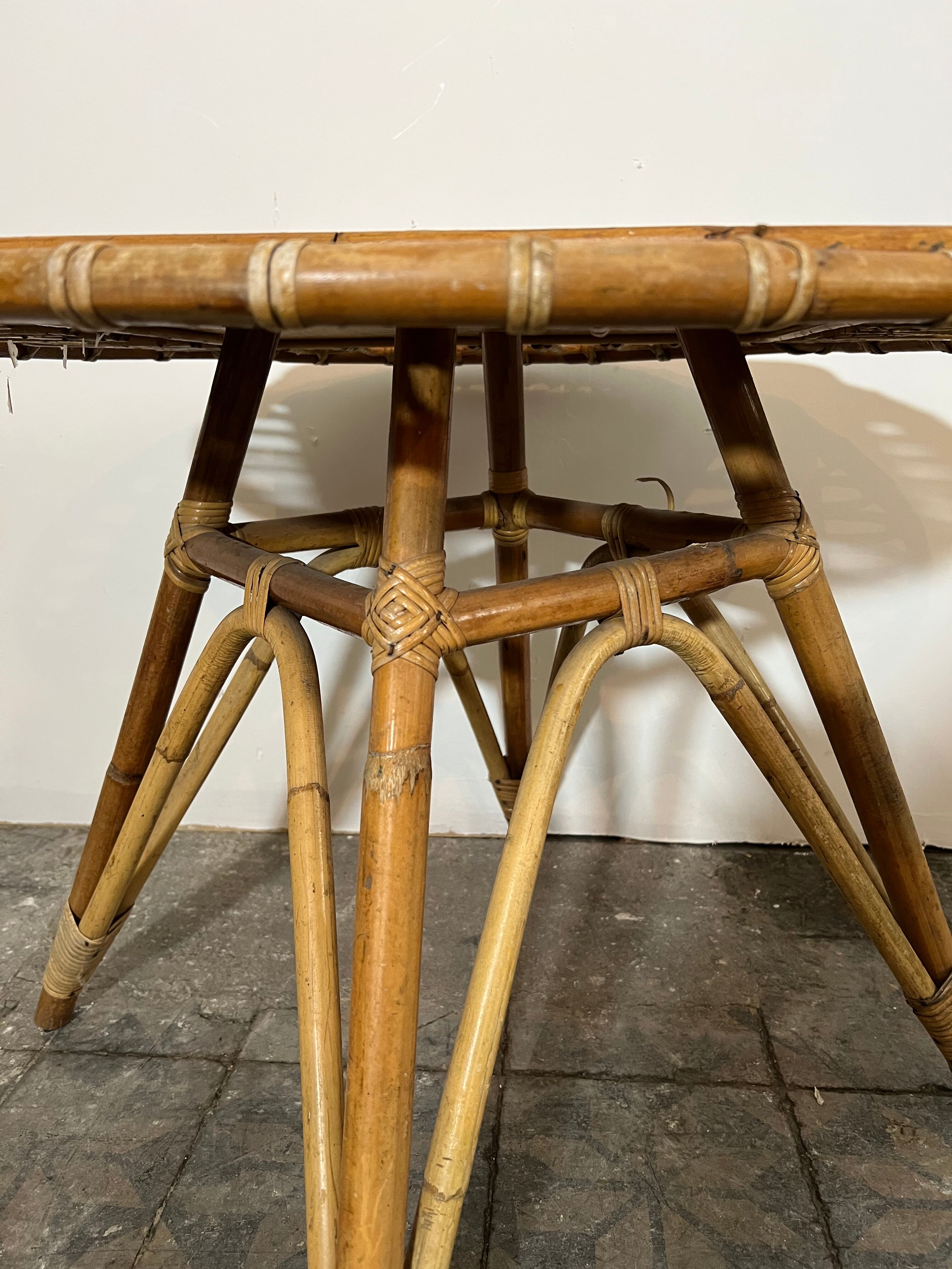 Table basse en rotin vintage
