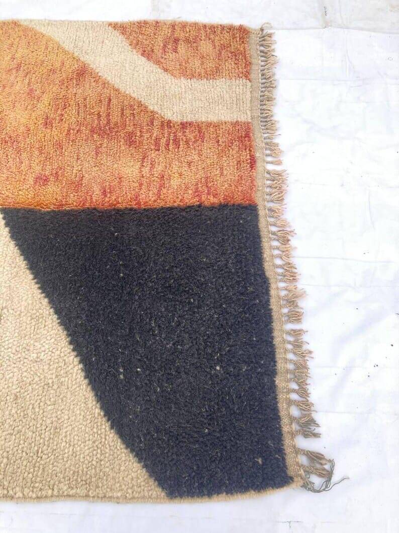 Traditional Moroccan Berber rug size 2/3 m