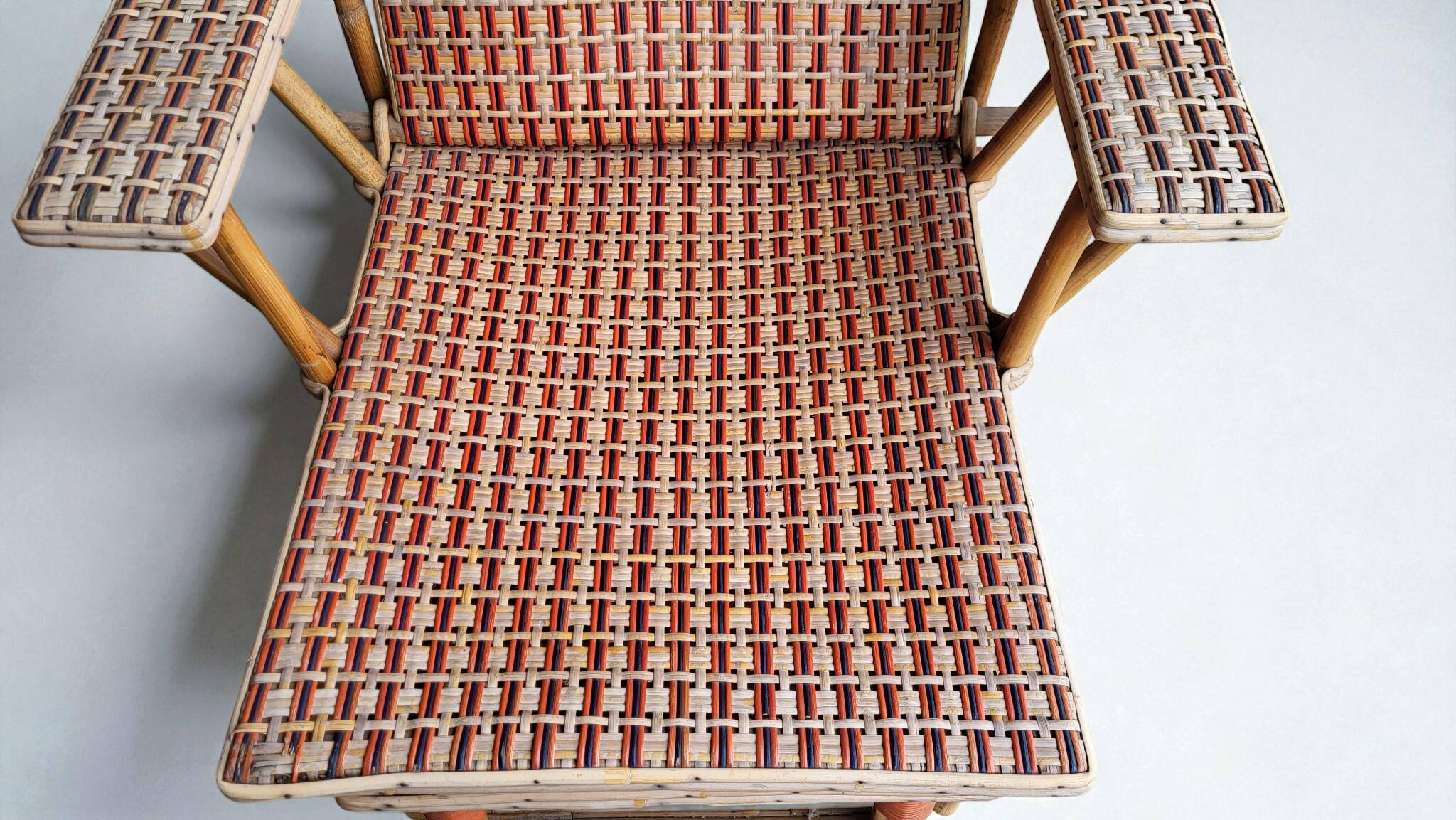 Rattan chaise longue