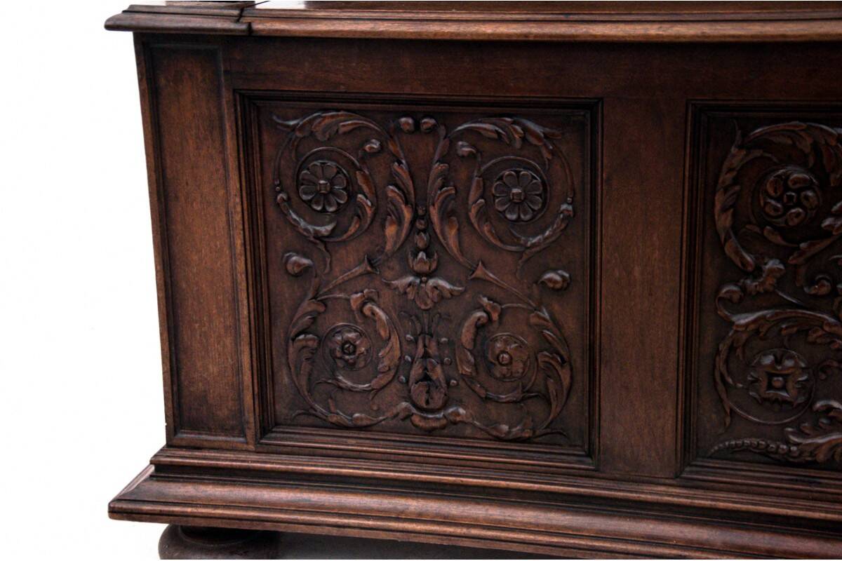 Box bench, France, around 1880.