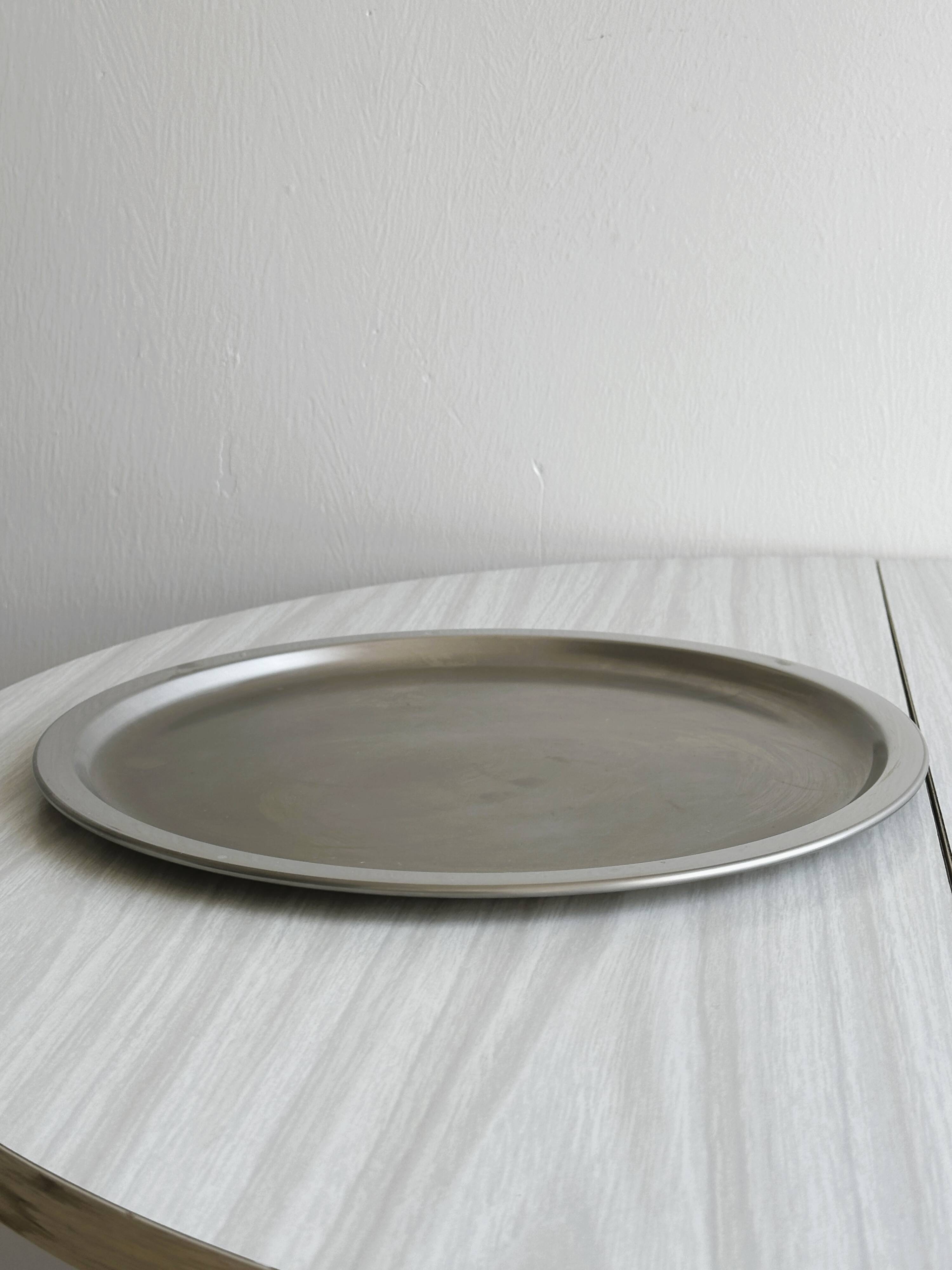 Round stainless steel tray